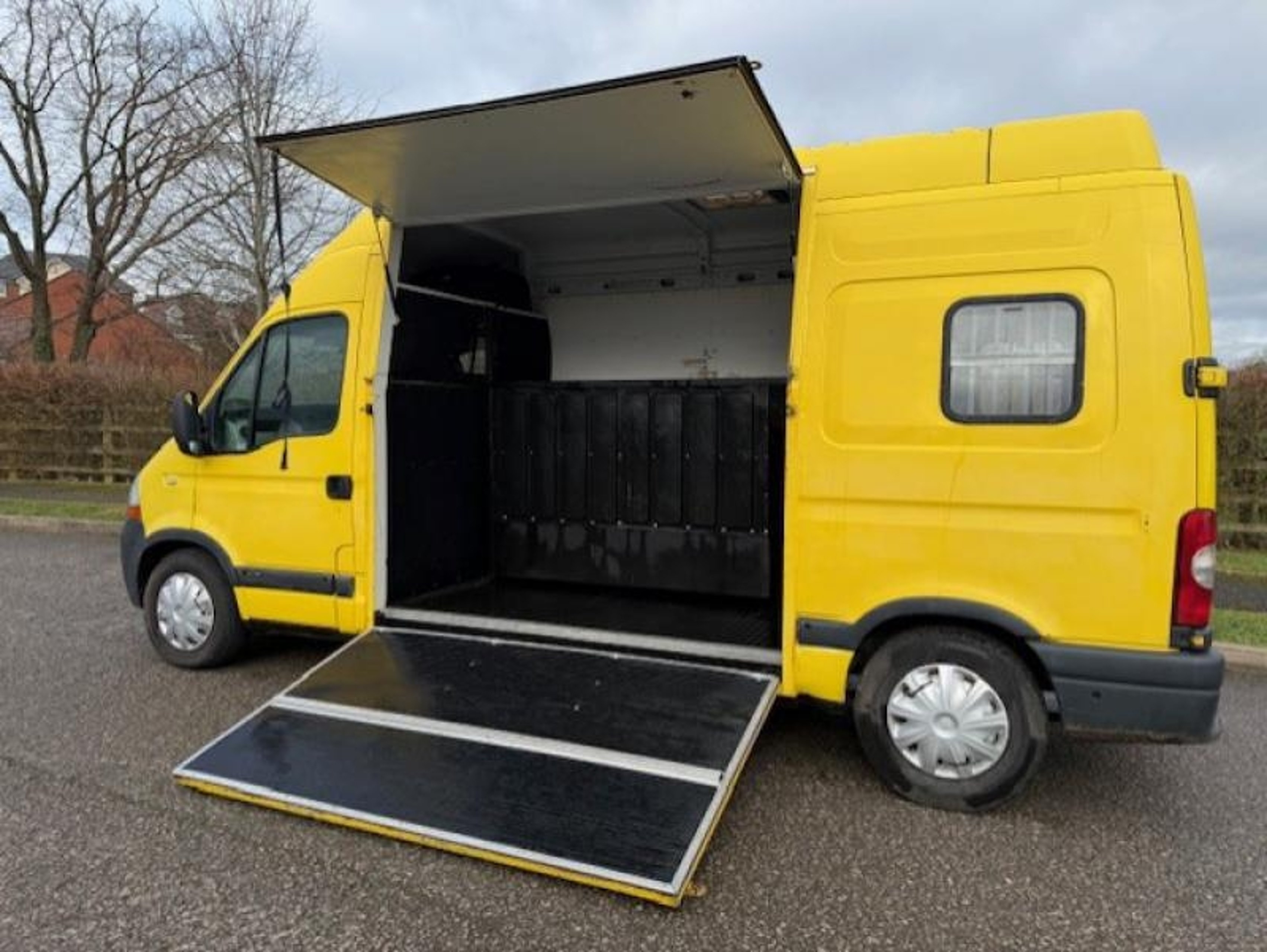 3.5t Renault Master by Can-Van - image 17 of 17