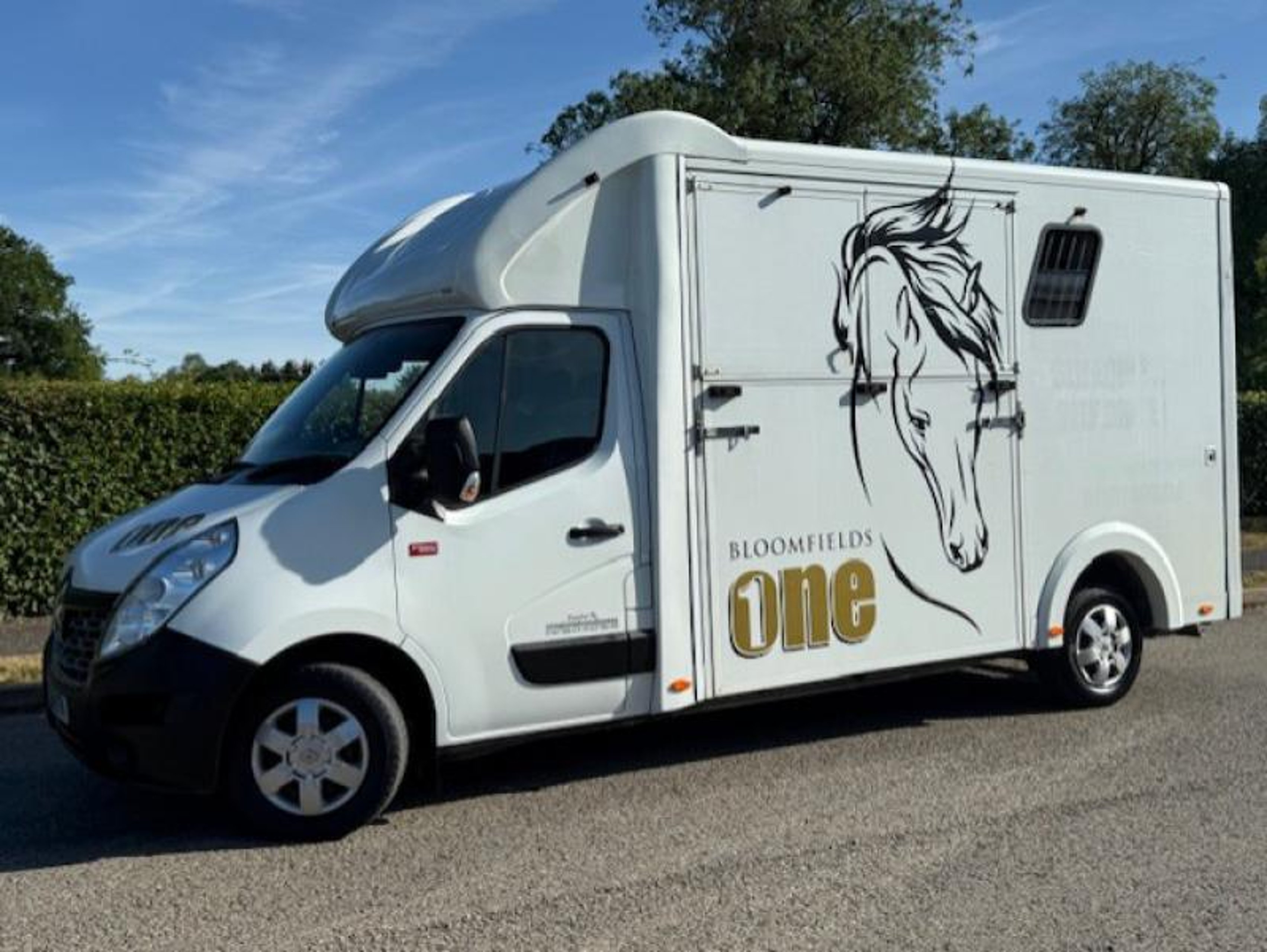 3.5T Bloomfields One - Renault Master - image 1 of 10