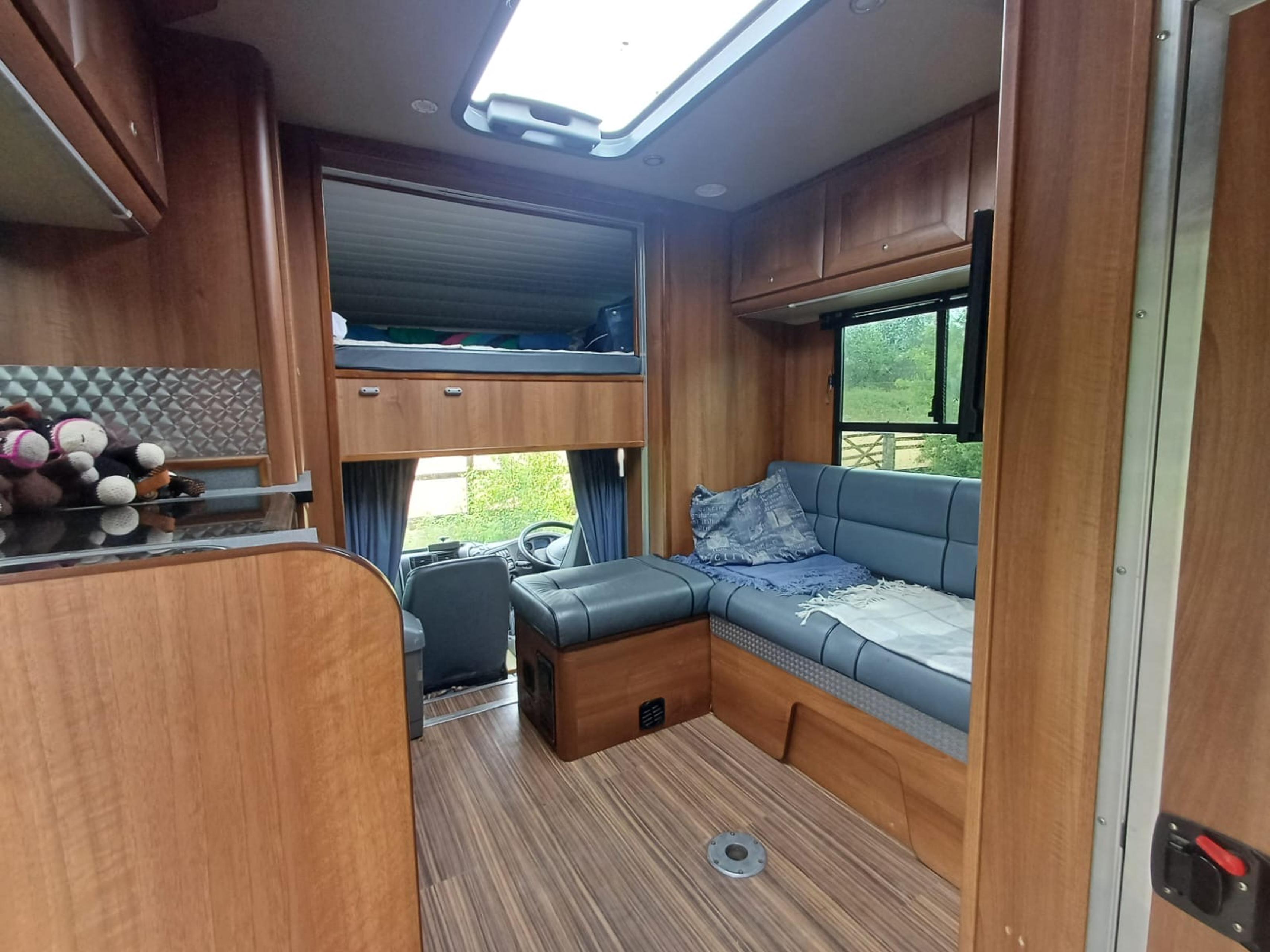7.5T JM Coachbuilt Horsebox - image 5 of 7