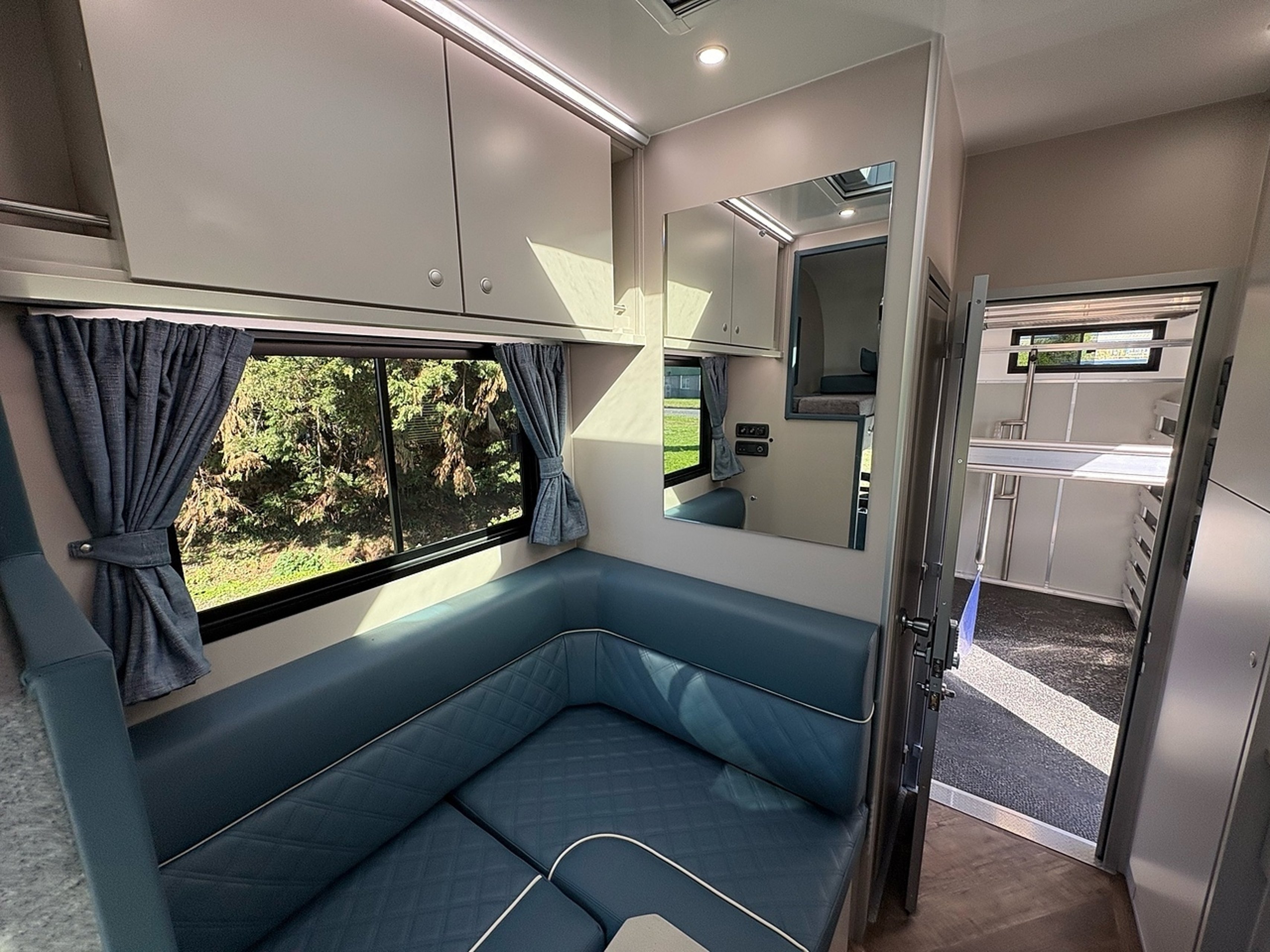 7.2t Iveco by PRB Horseboxes - image 16 of 18