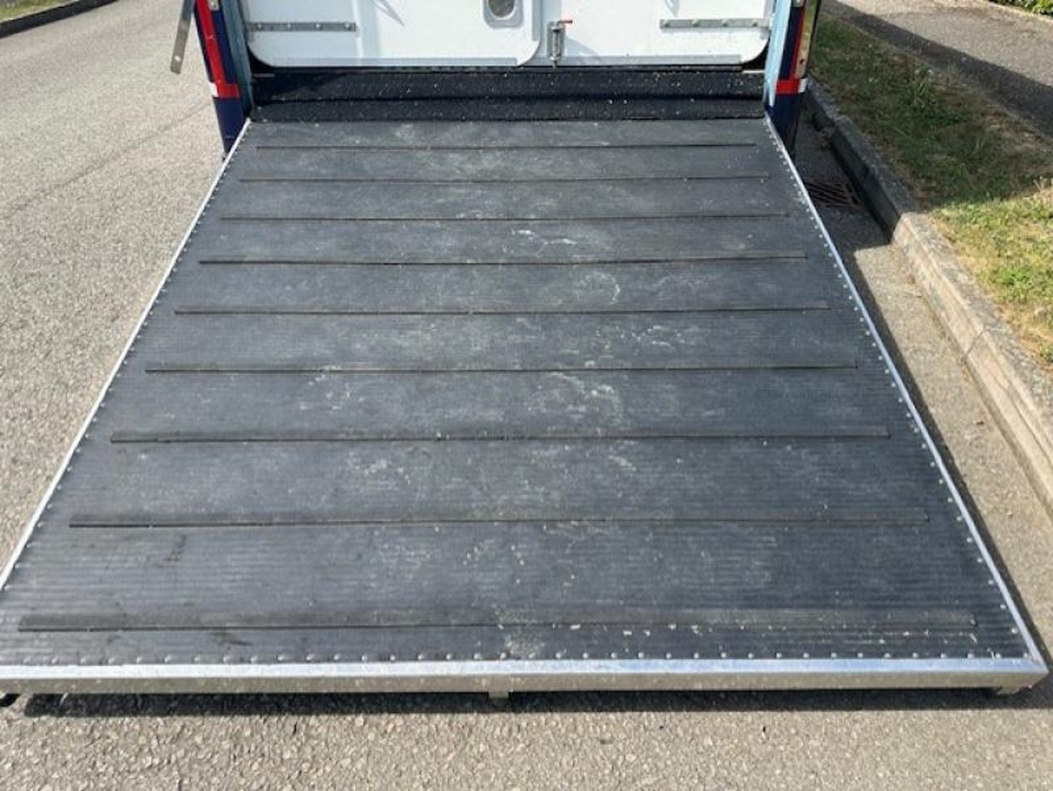 7.5t Iveco Eurocargo by Sovereign Horseboxes - image 10 of 15