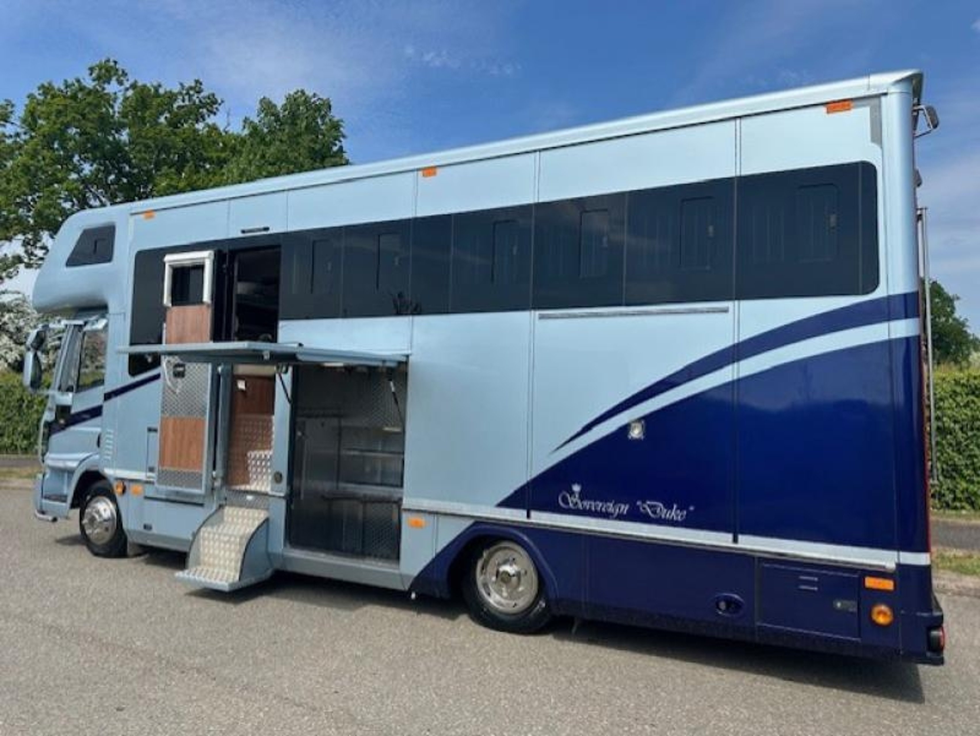 7.5t Iveco Eurocargo by Sovereign Horseboxes - image 5 of 15