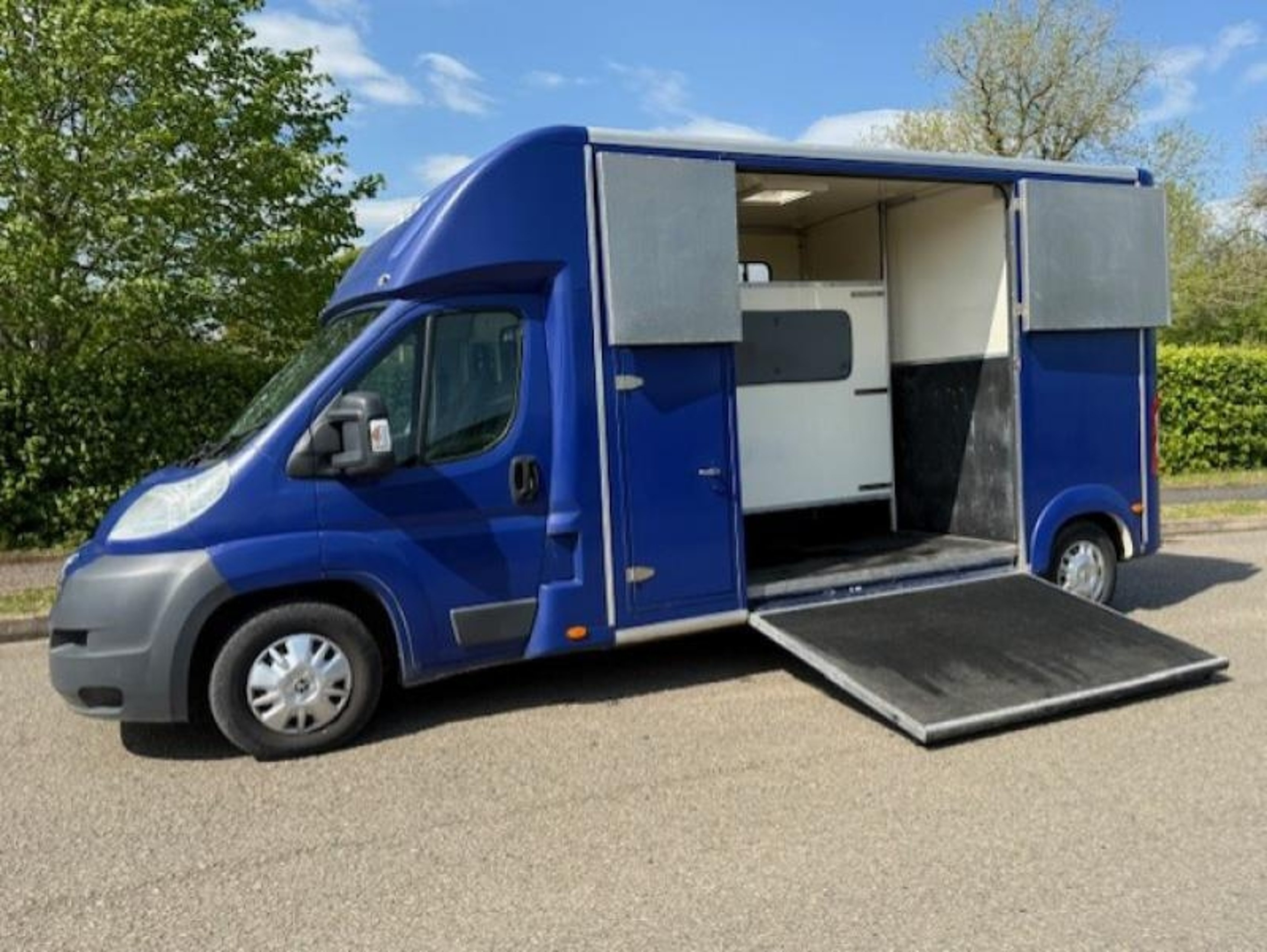 3.5t Peugeot Boxer by Mainline - image 11 of 12