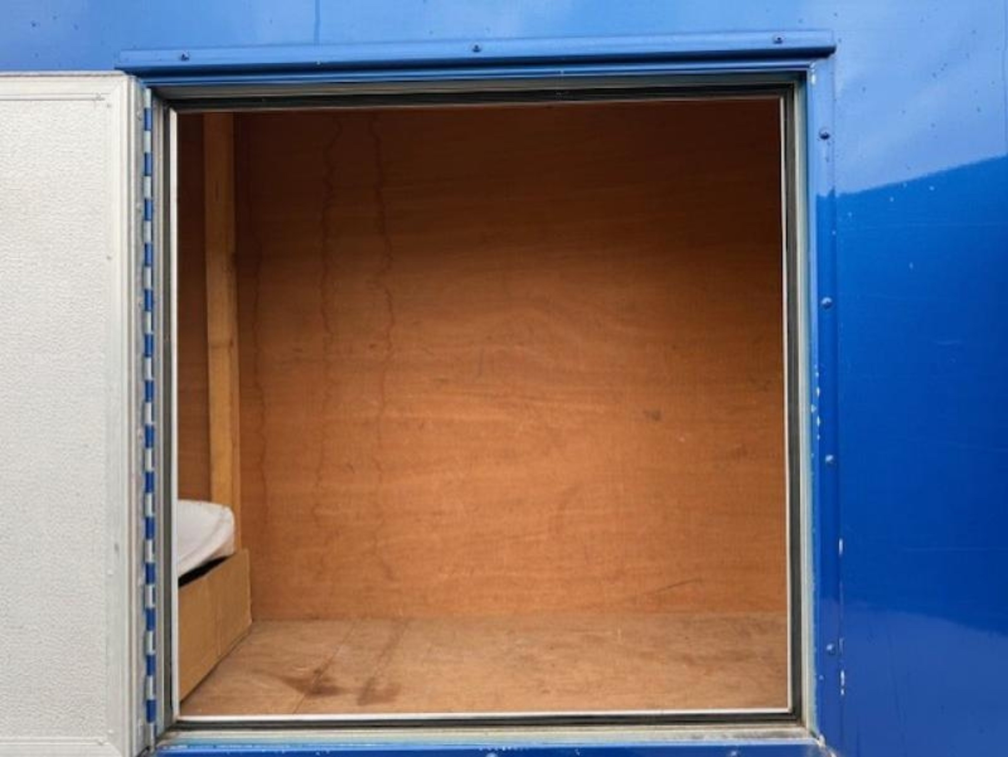 18t Automatic MAN TGL by Hayling Truck Island - image 4 of 14