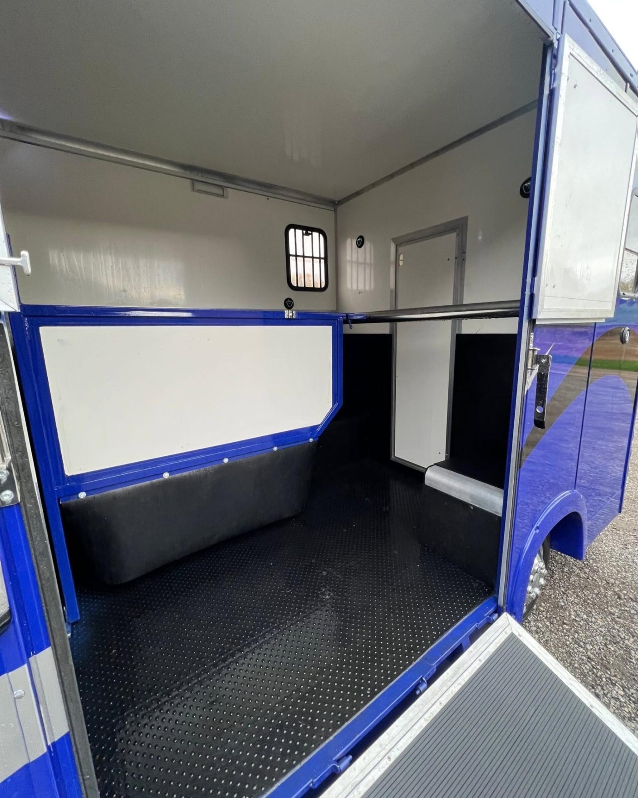 3.9t Renault Master by Compact - image 4 of 8