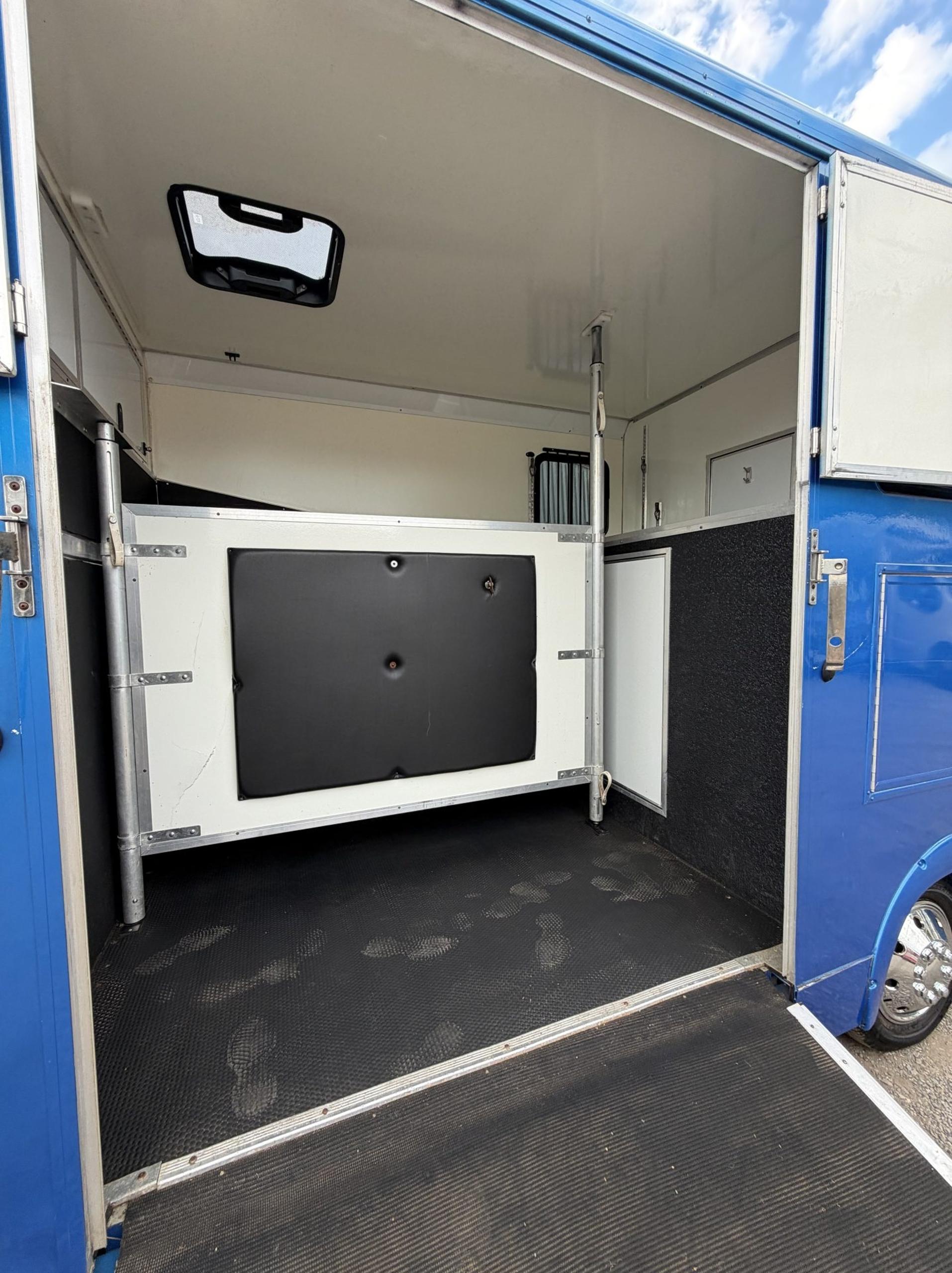 3.5t Renault Master by Cross Country - image 6 of 18