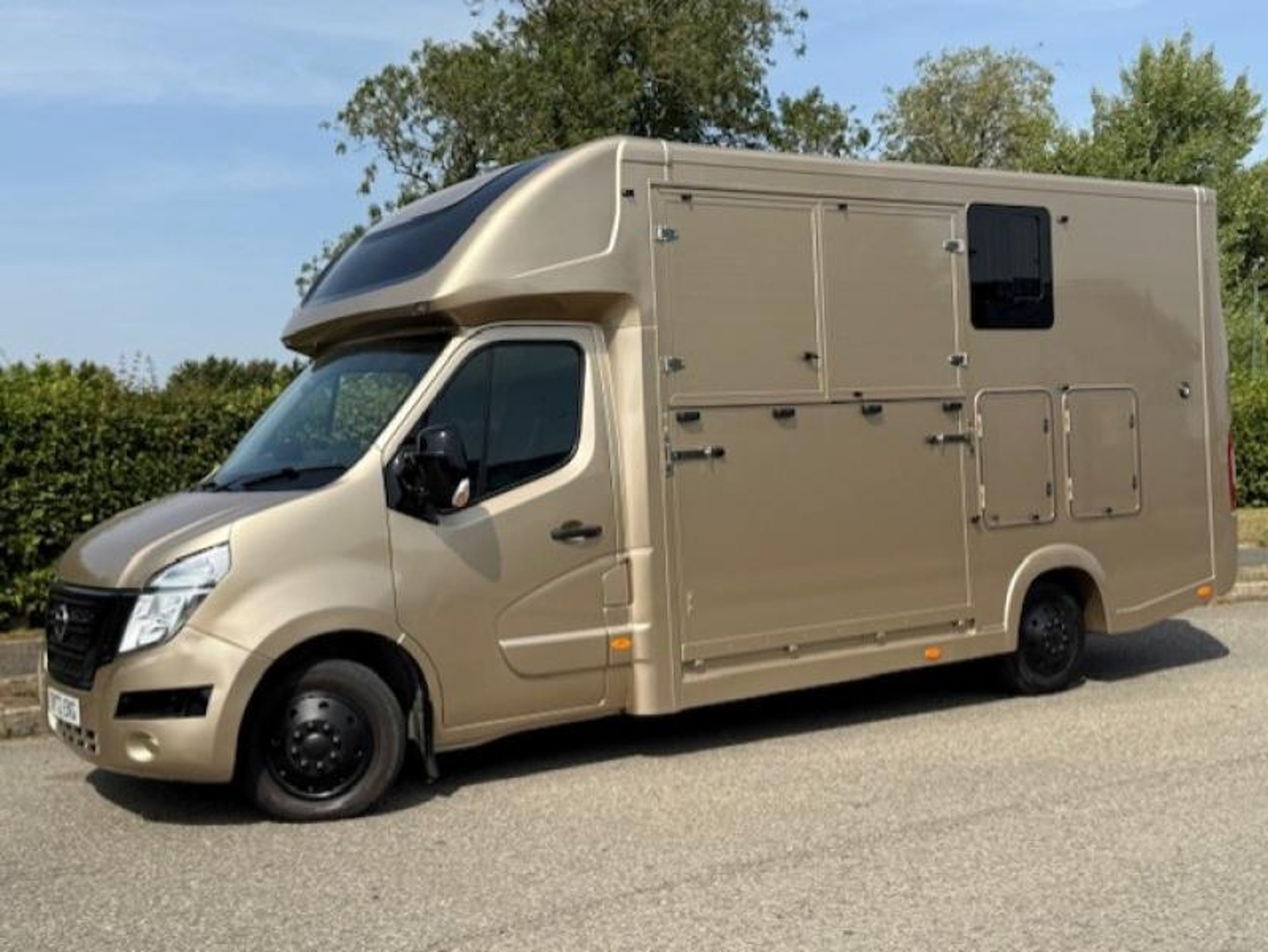 3.5T Nissan Interstar Acenta - Weekender Model - image 1 of 1