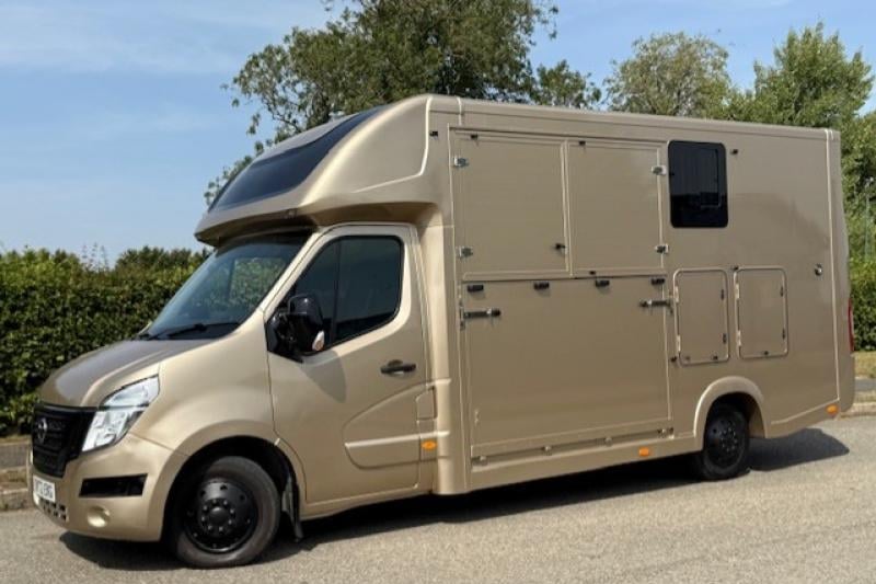 3.5T Nissan Interstar Acenta - Weekender Model