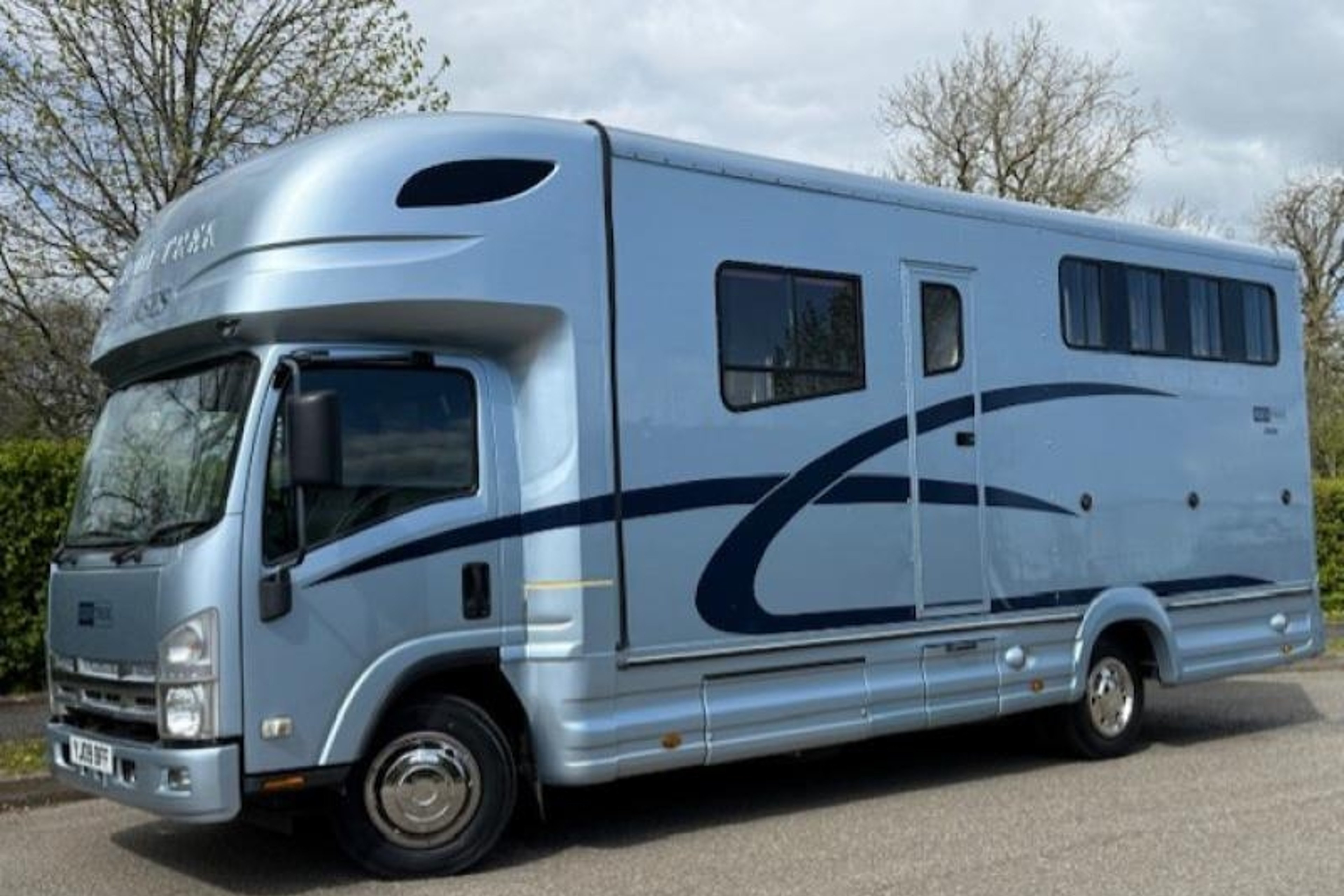 7.5t Equi-Trek Endeavour - Isuzu Chassis