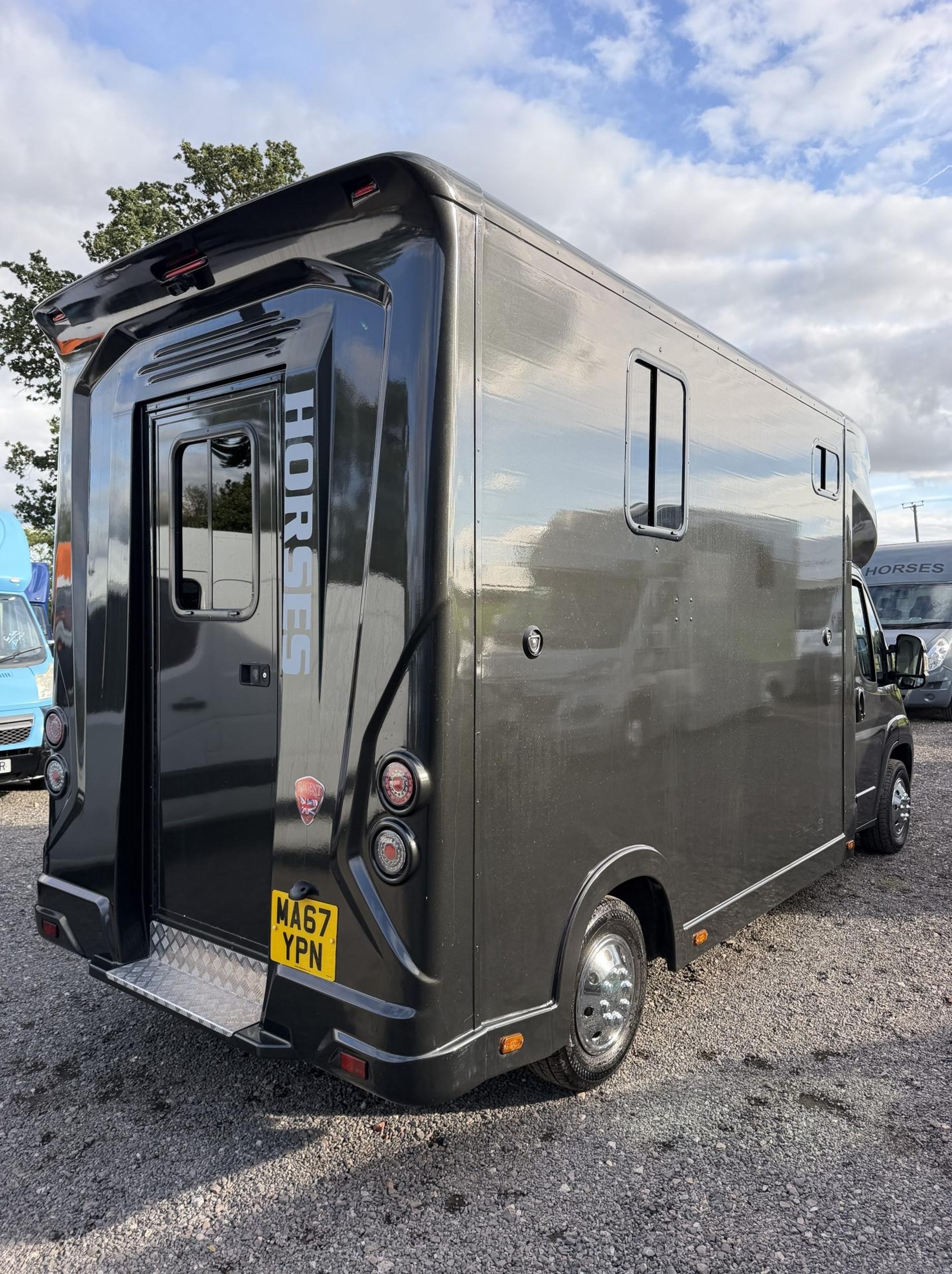 3.5t Peugeot Boxer by Regent - image 4 of 18
