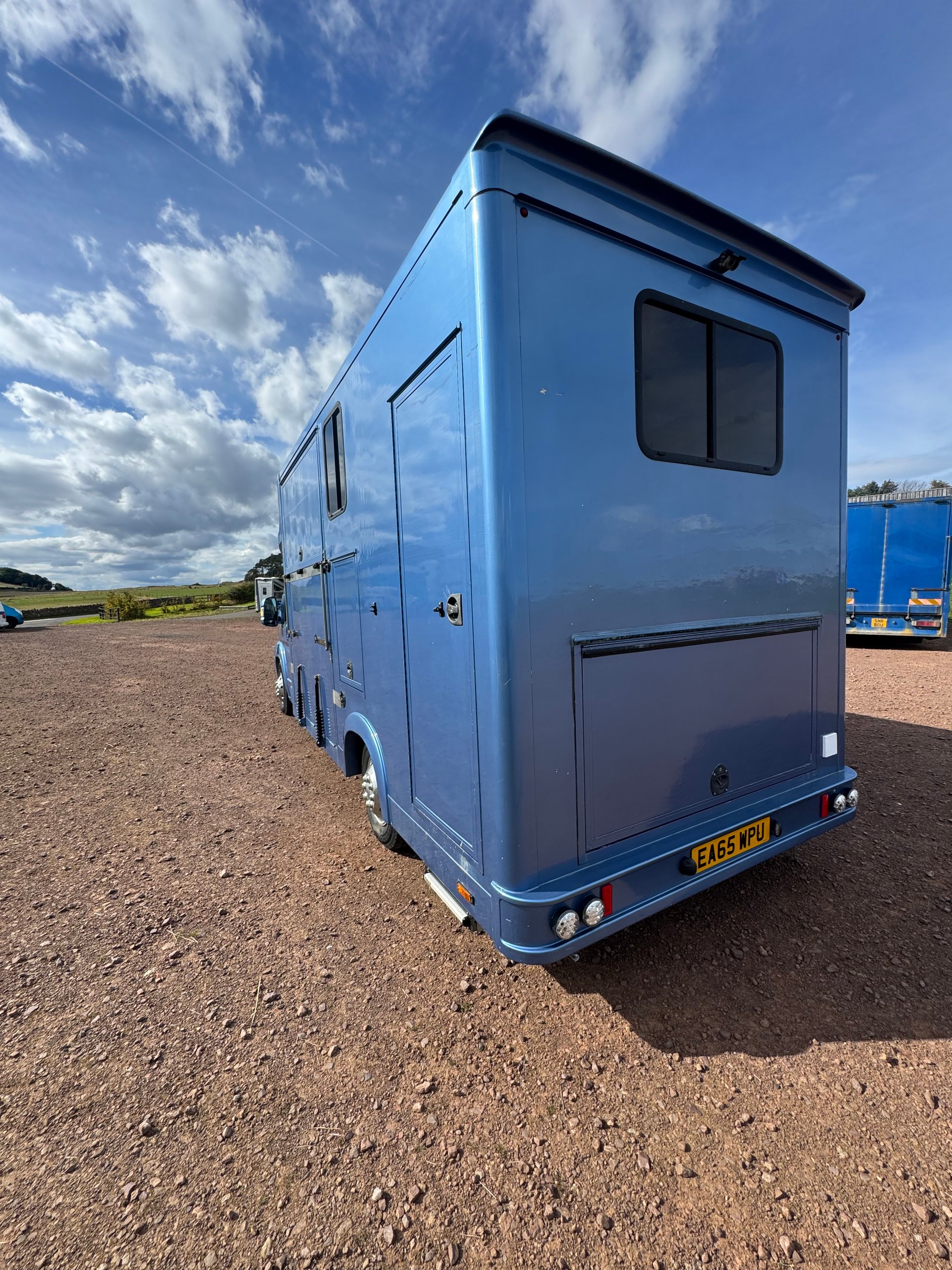 GDR Coachbuilt 4.5T Horsebox - image 3 of 13