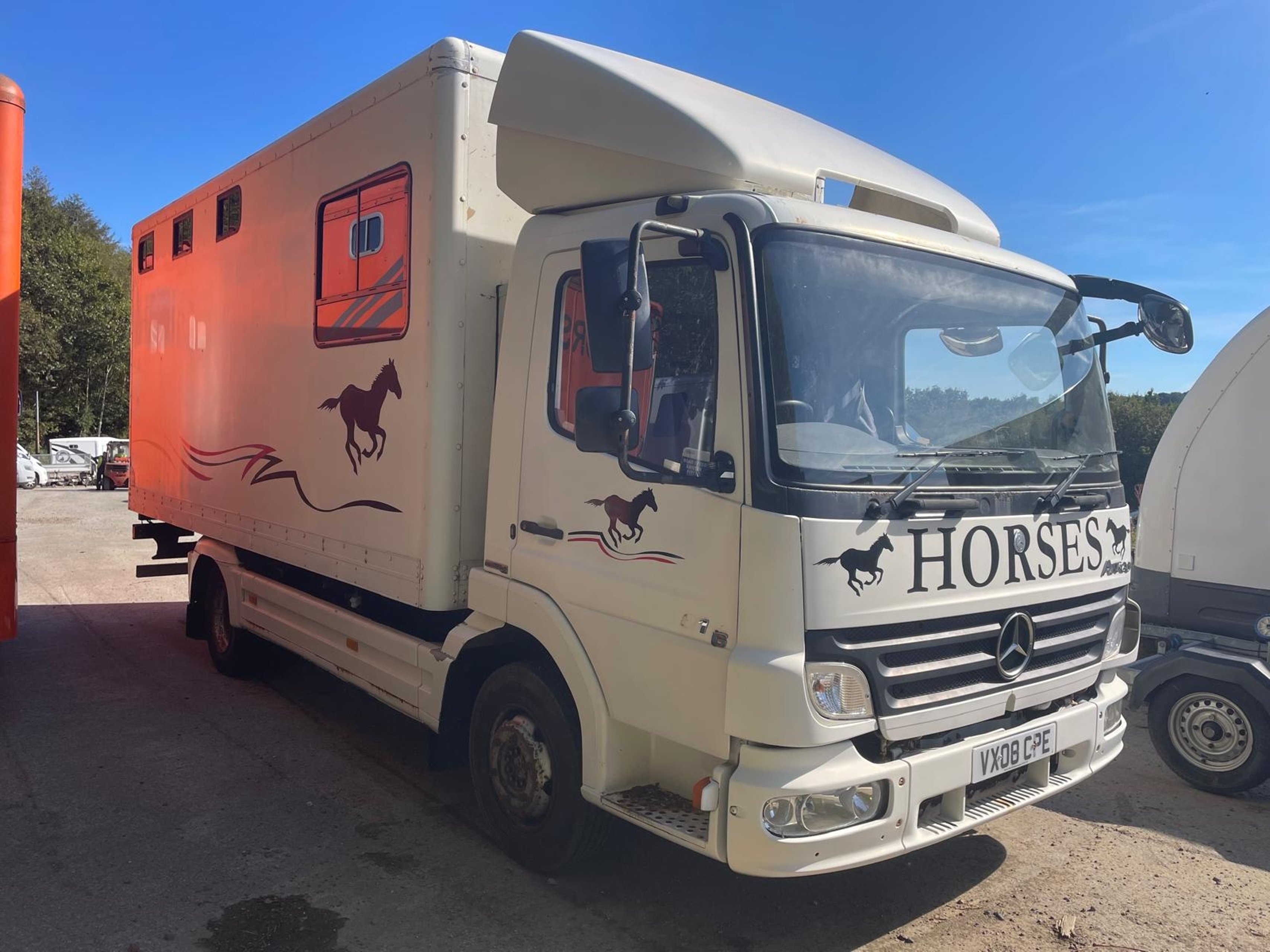 Pre-Owned 7.5T Mercedes Atego (ref. SHCPE) - image 1 of 10