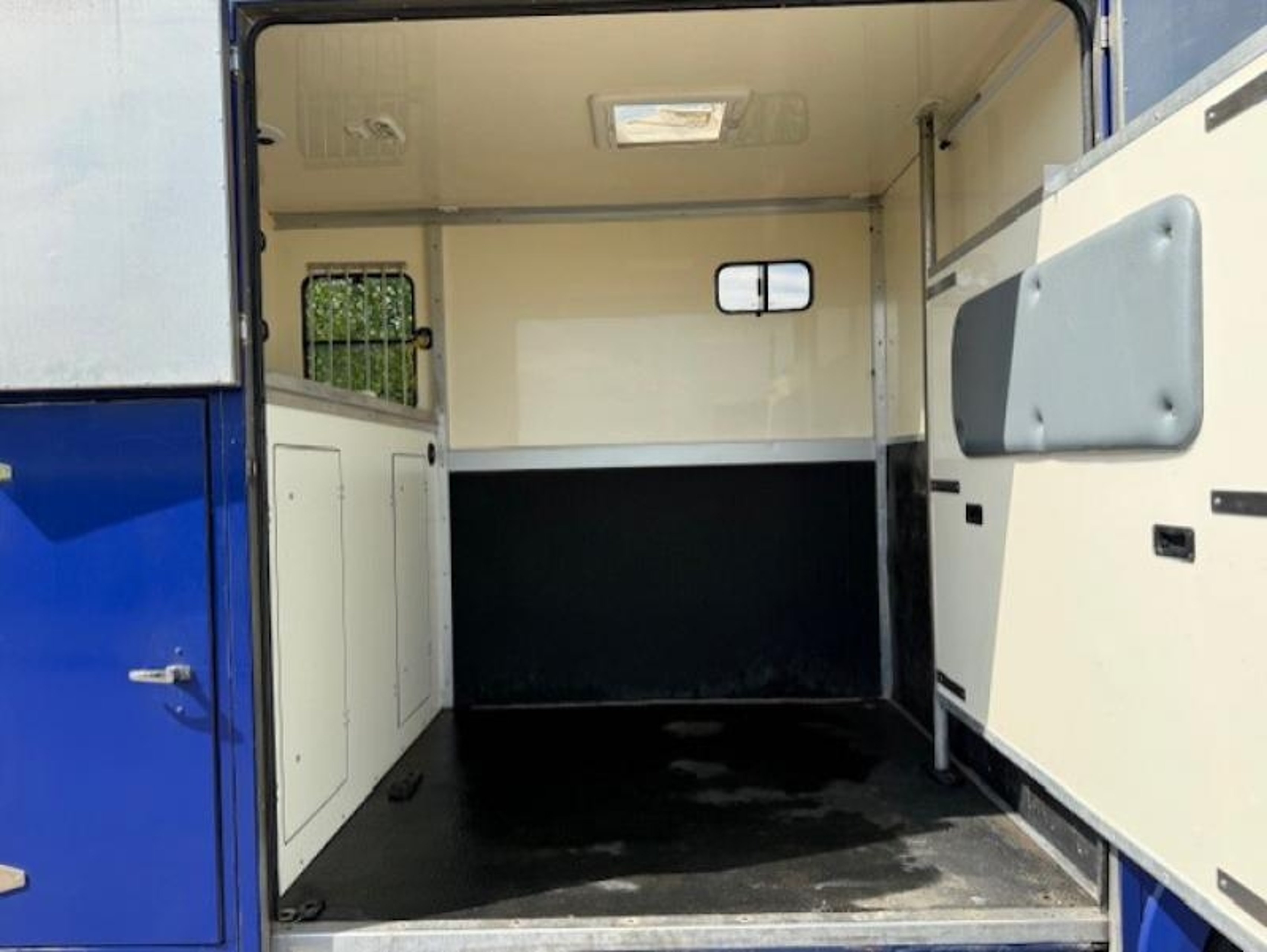3.5t Peugeot Boxer by Mainline - image 9 of 12