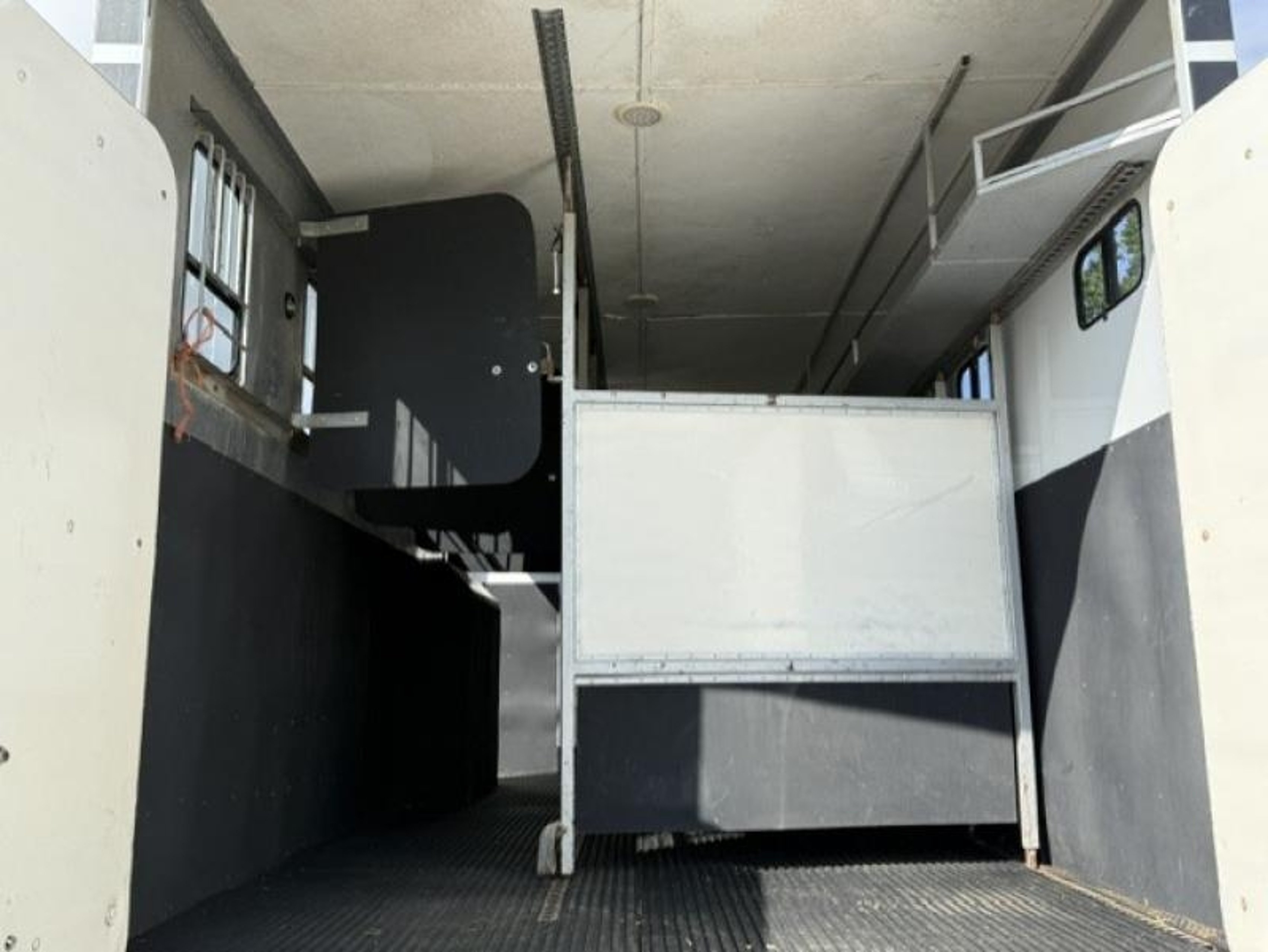 18t MAN TGM Horse Lorry - image 14 of 18