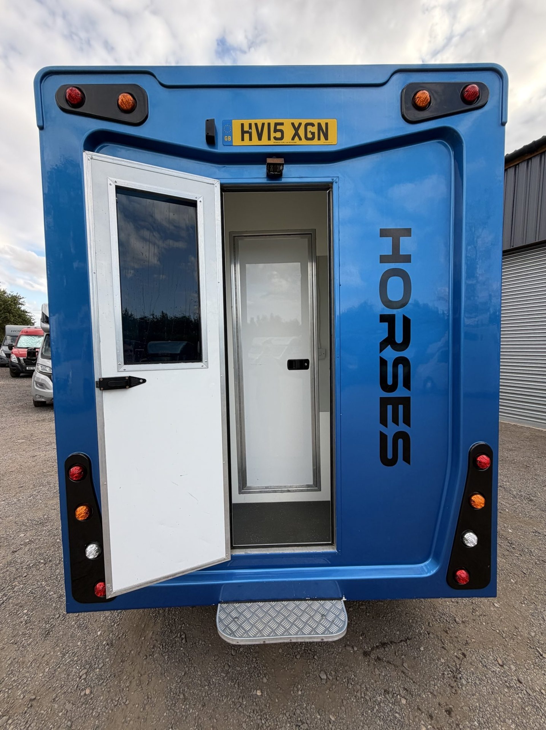 3.5t Renault Master by Cross Country - image 11 of 18