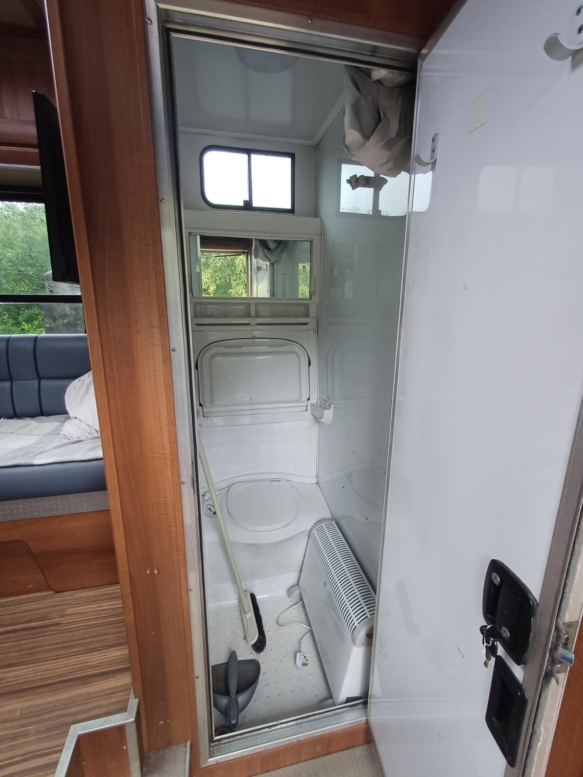 7.5T JM Coachbuilt Horsebox - image 4 of 7
