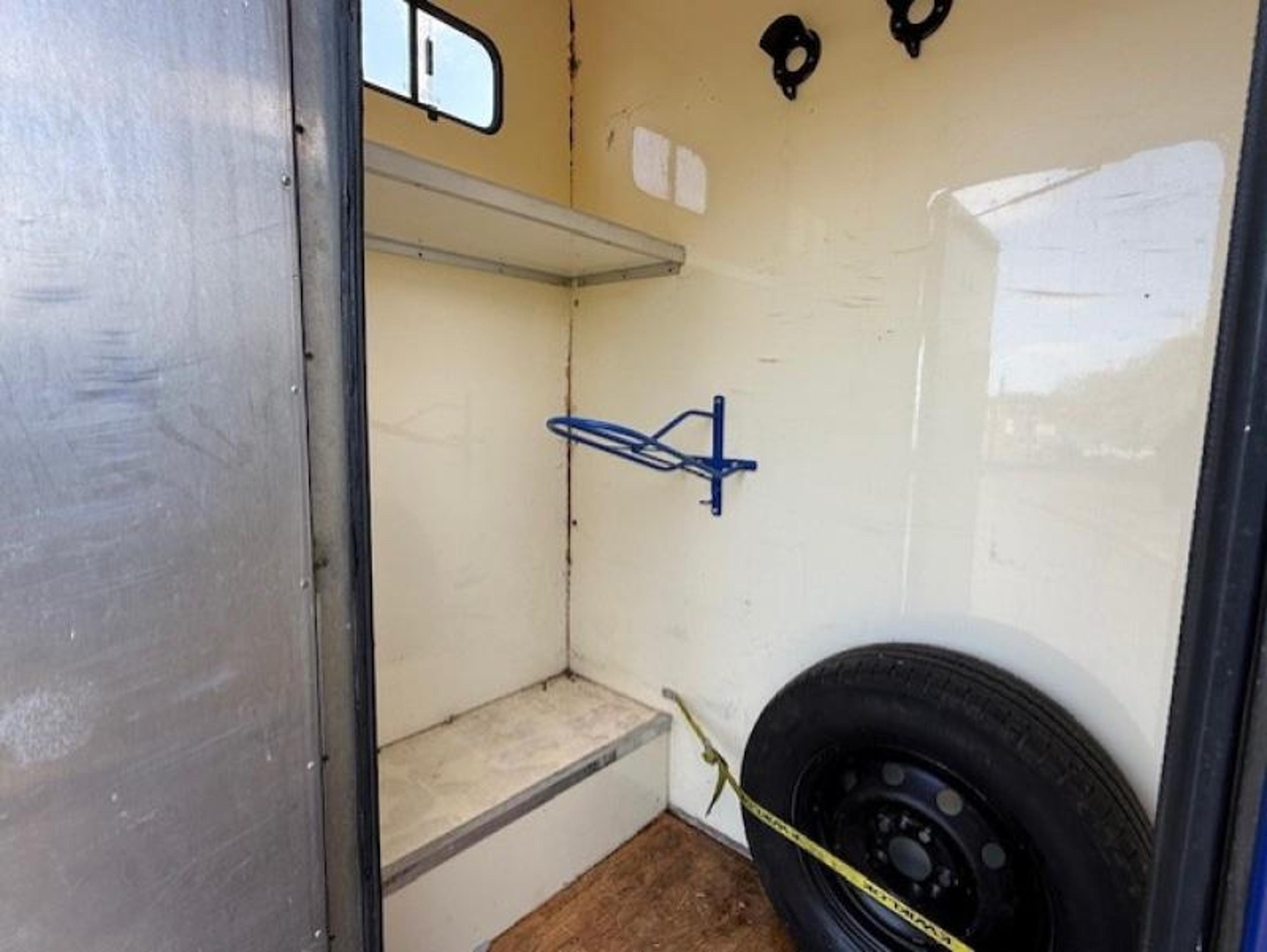 3.5t Peugeot Boxer by Mainline - image 6 of 12