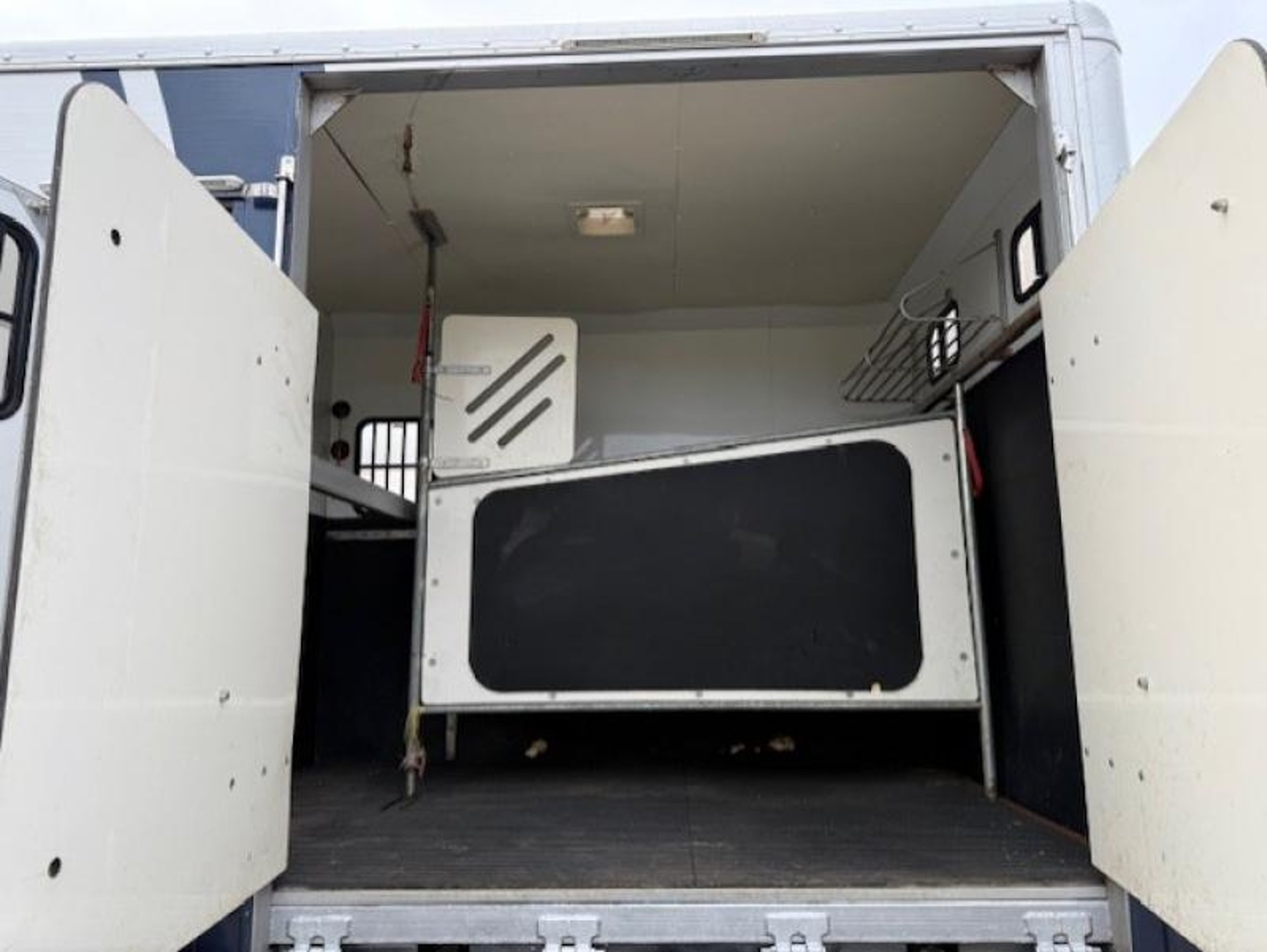 7.5t MAN TGL Automatic Horsebox - image 7 of 9