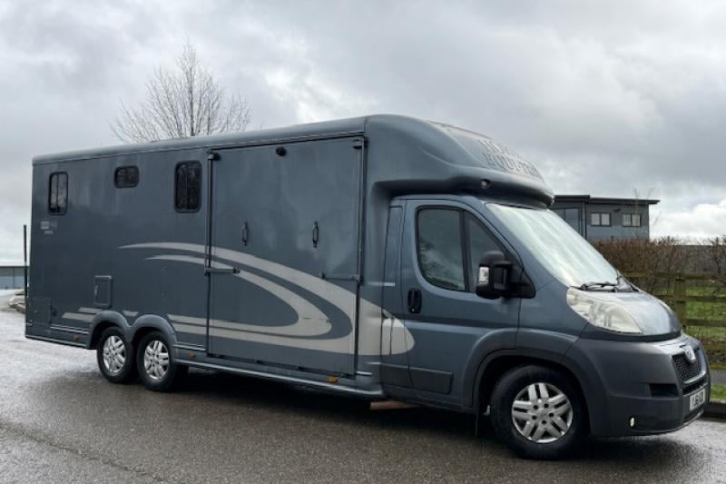 5t Peugeot Boxer by Equi-Trek