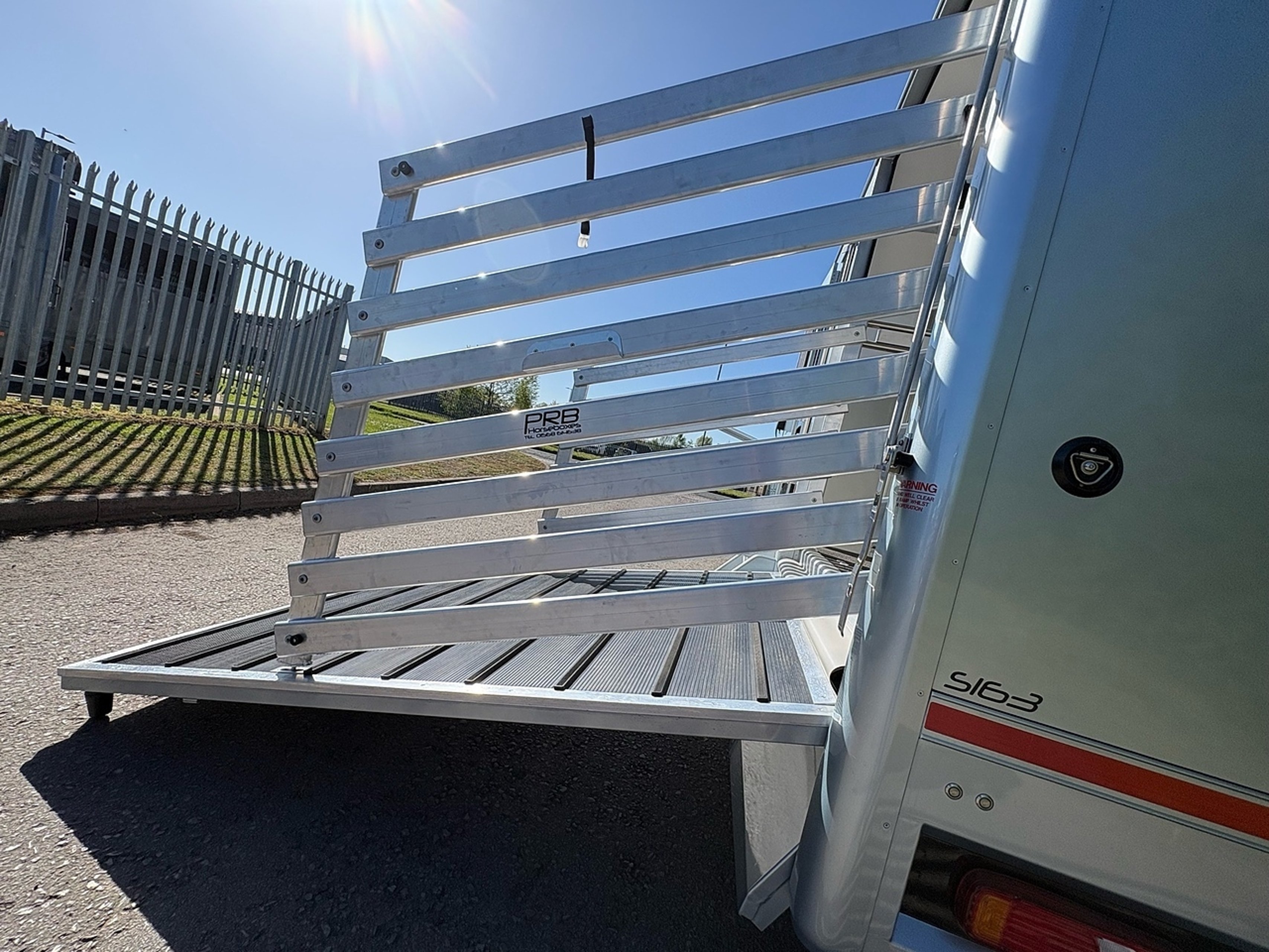 7.2t Iveco by PRB Horseboxes - image 9 of 18