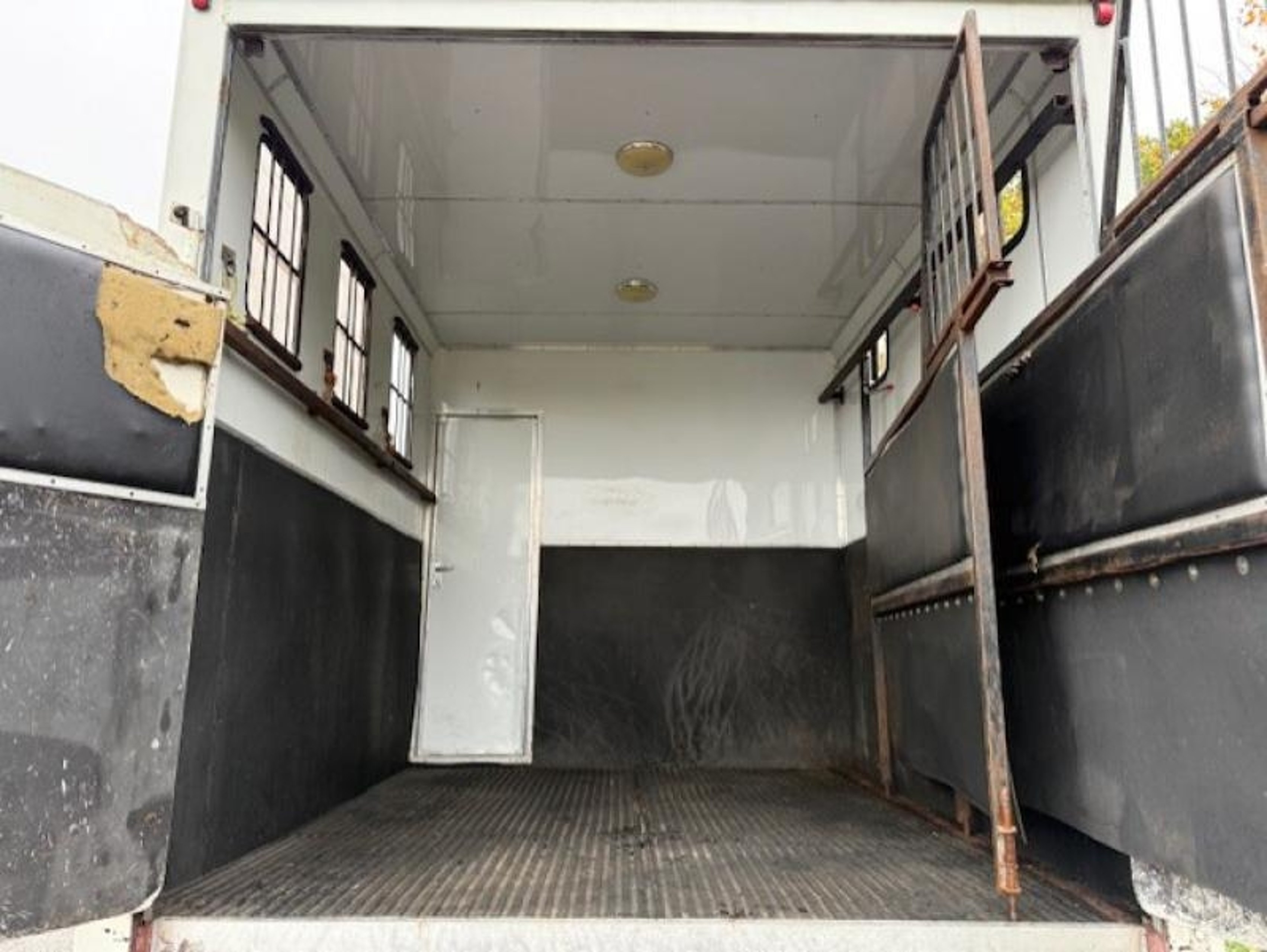 7.5T MAN Coach Built Horsebox - Stalled for 3 - image 14 of 16