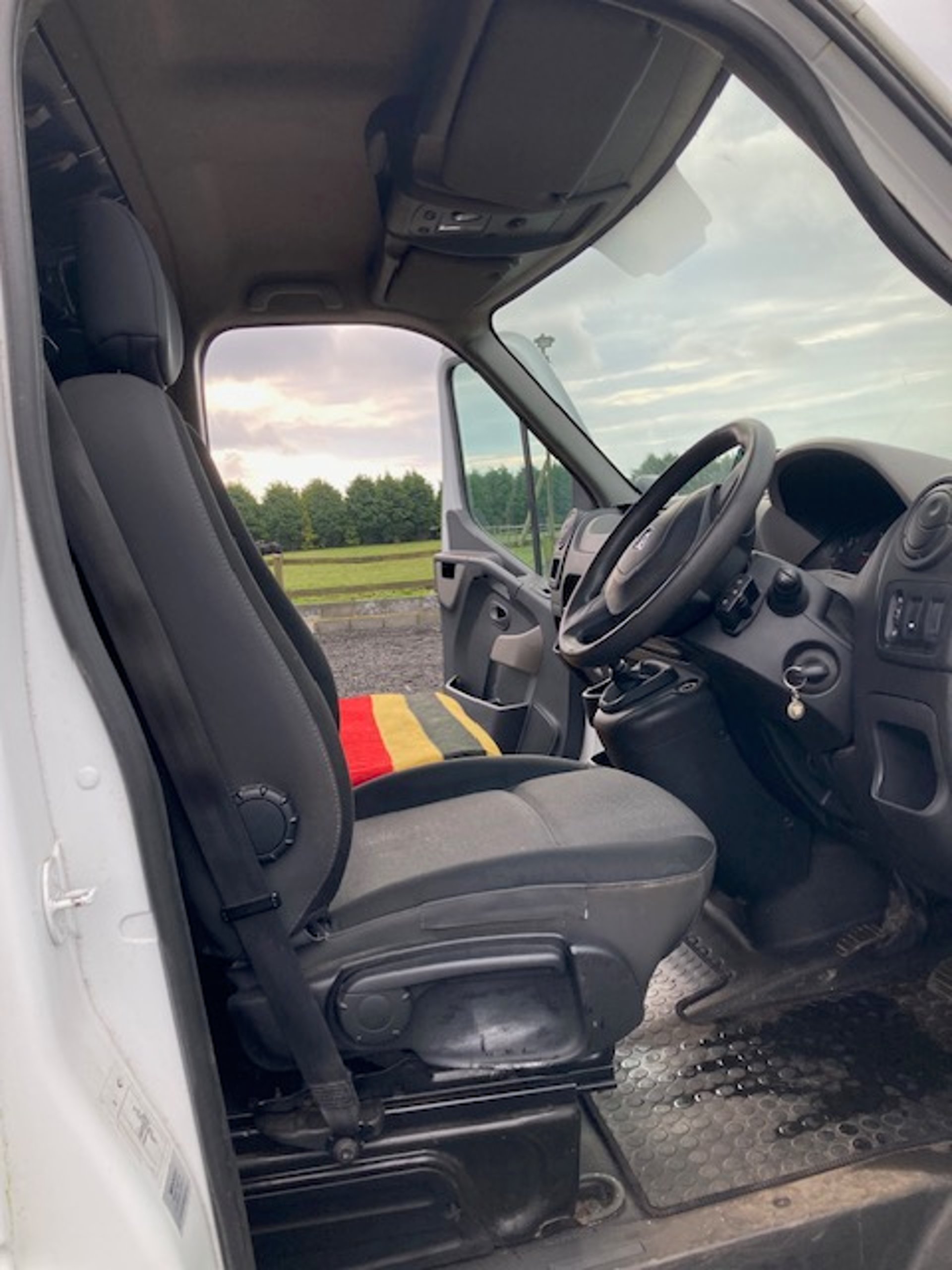 Smart 3.5 Ton Renault Master - image 3 of 6