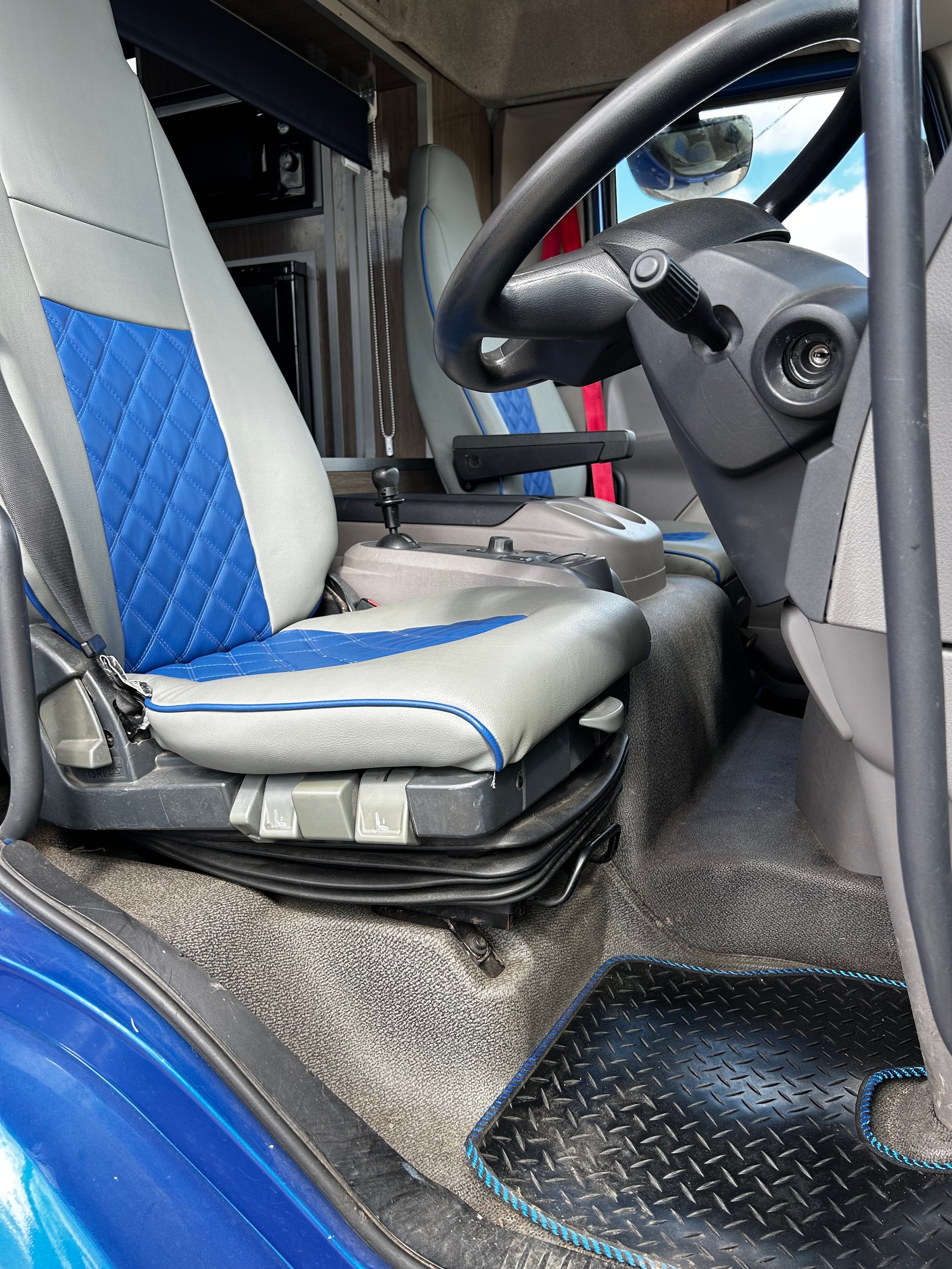 7.5t DAF LF 150 - Euro 6 Bespoke Coachbuilt Horsebox - Stalled for Three - image 18 of 18
