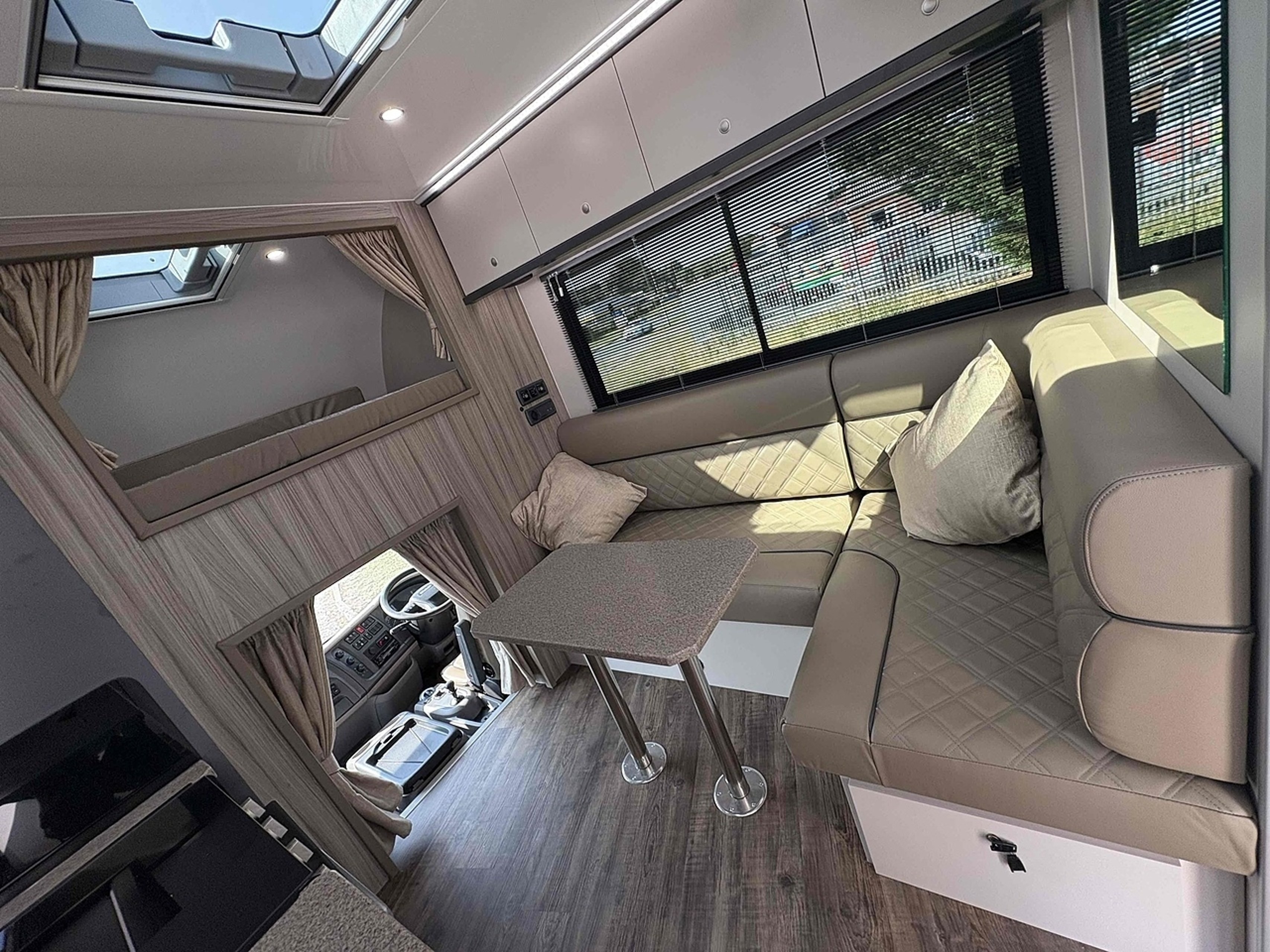 7.5t DAF LF by PRB Horseboxes - image 12 of 18