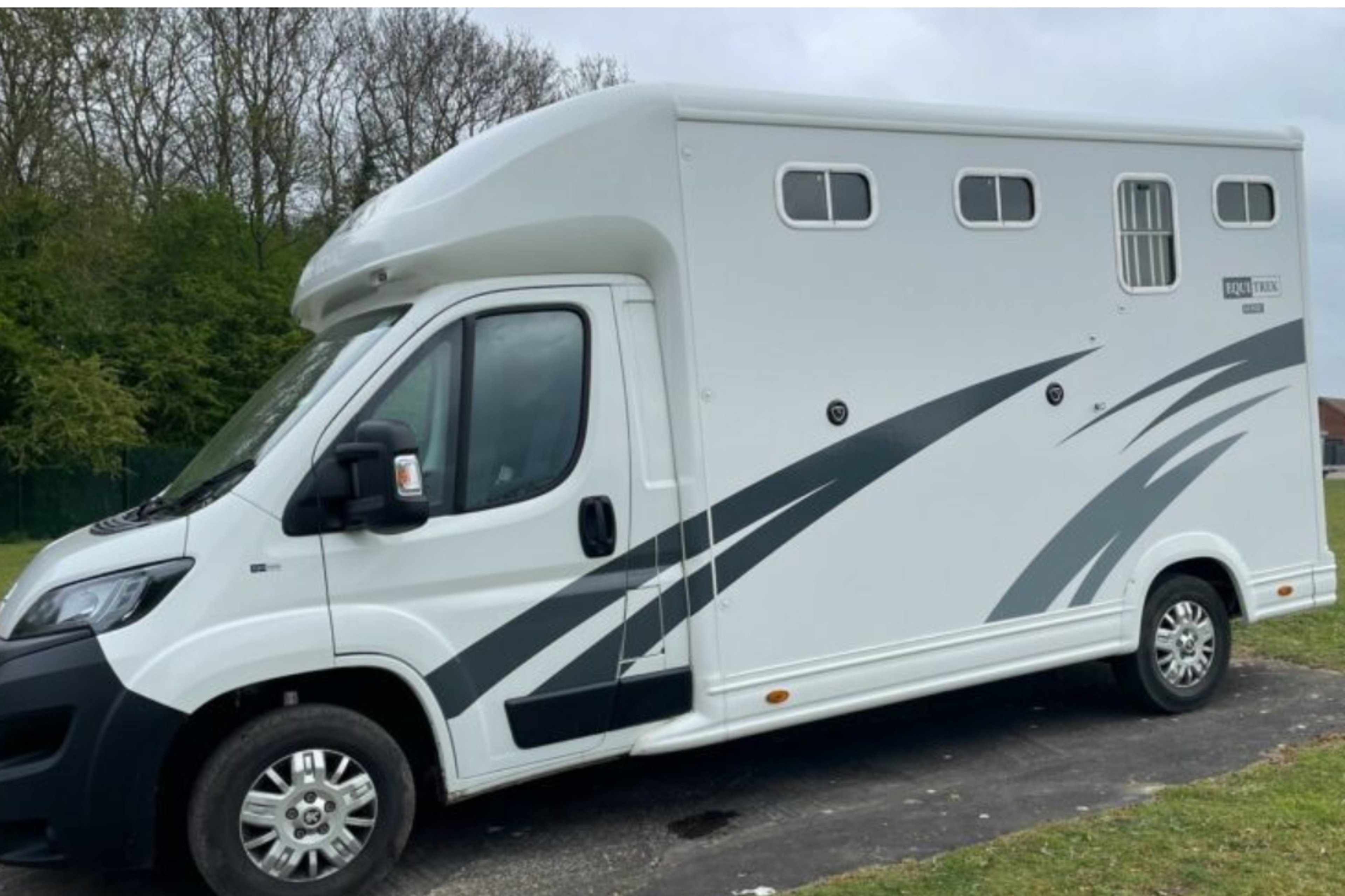 3.5t Peugeot by Equi-Trek