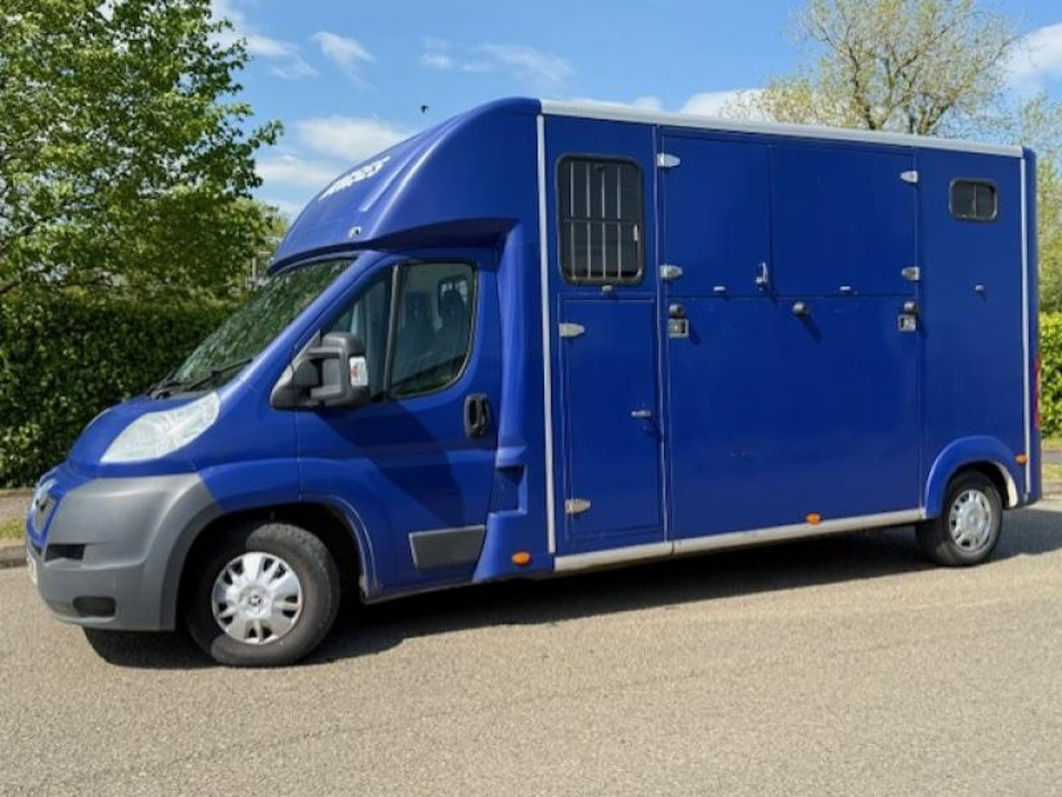 3.5t Peugeot Boxer by Mainline - image 1 of 12
