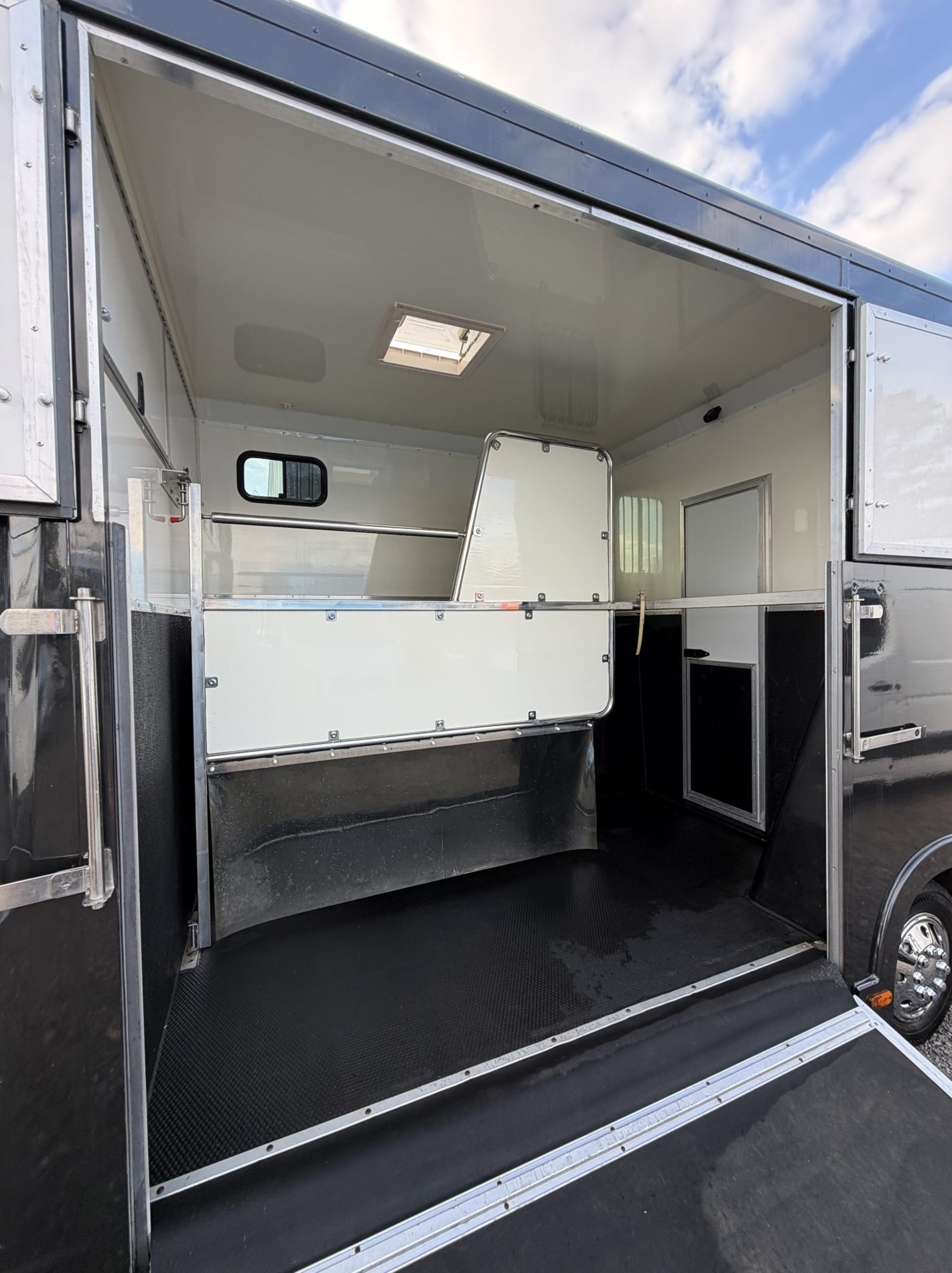 3.5t Peugeot Boxer by Regent - image 7 of 18