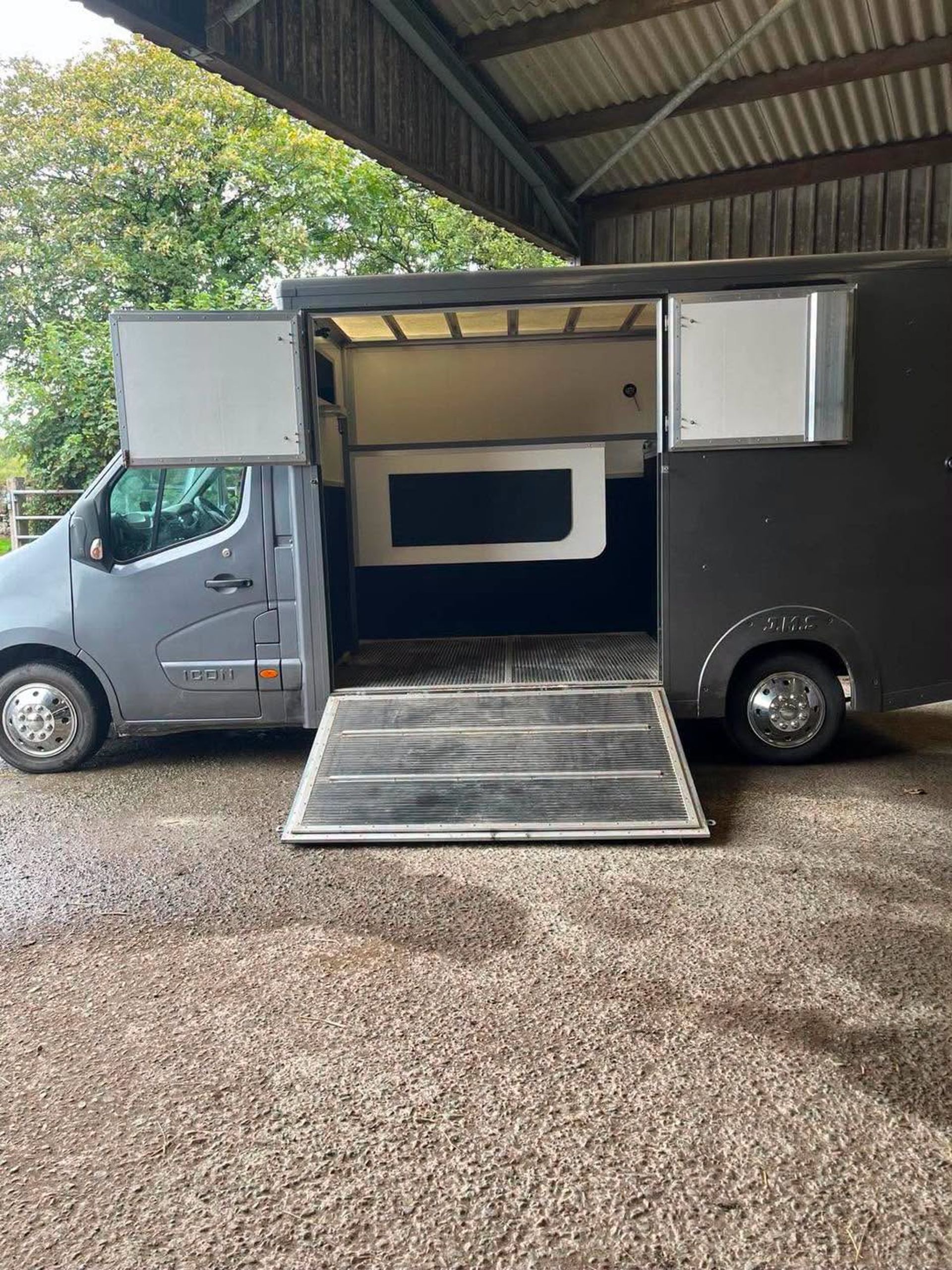 Smart 3.5t Renault Master (2016) - Grey - image 2 of 8