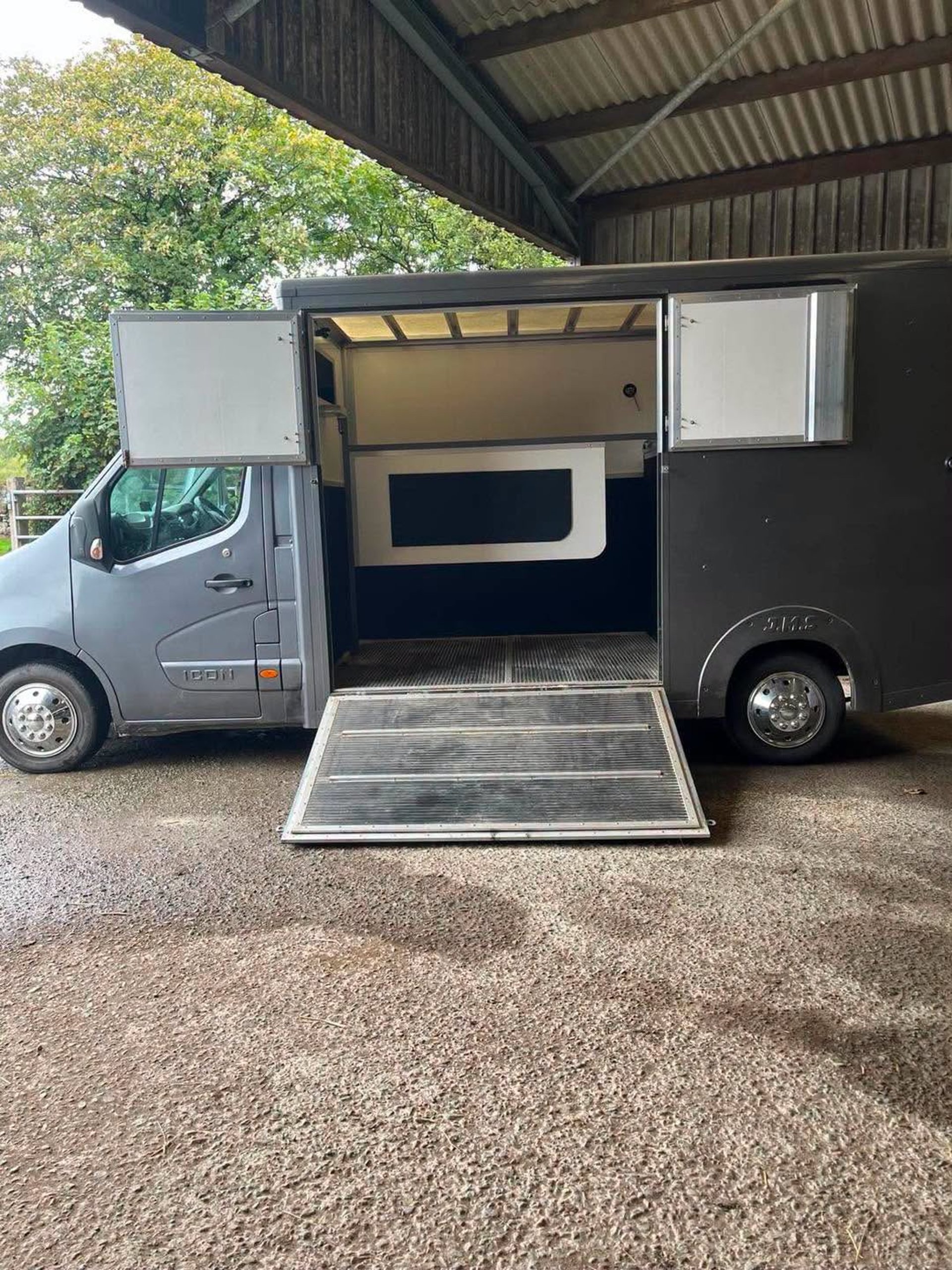 Smart 3.5t Renault Master (2016) - Grey - image 2 of 8