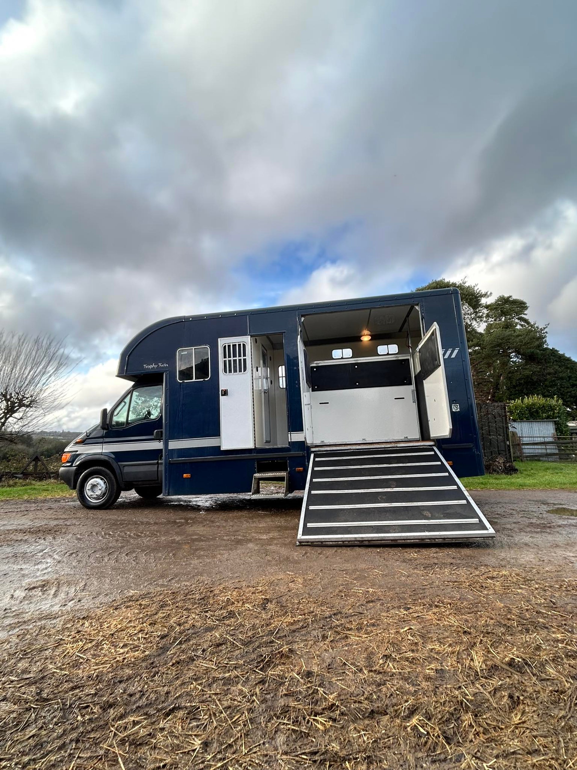 2003 6.5T Iveco Trophy Twin - image 7 of 13