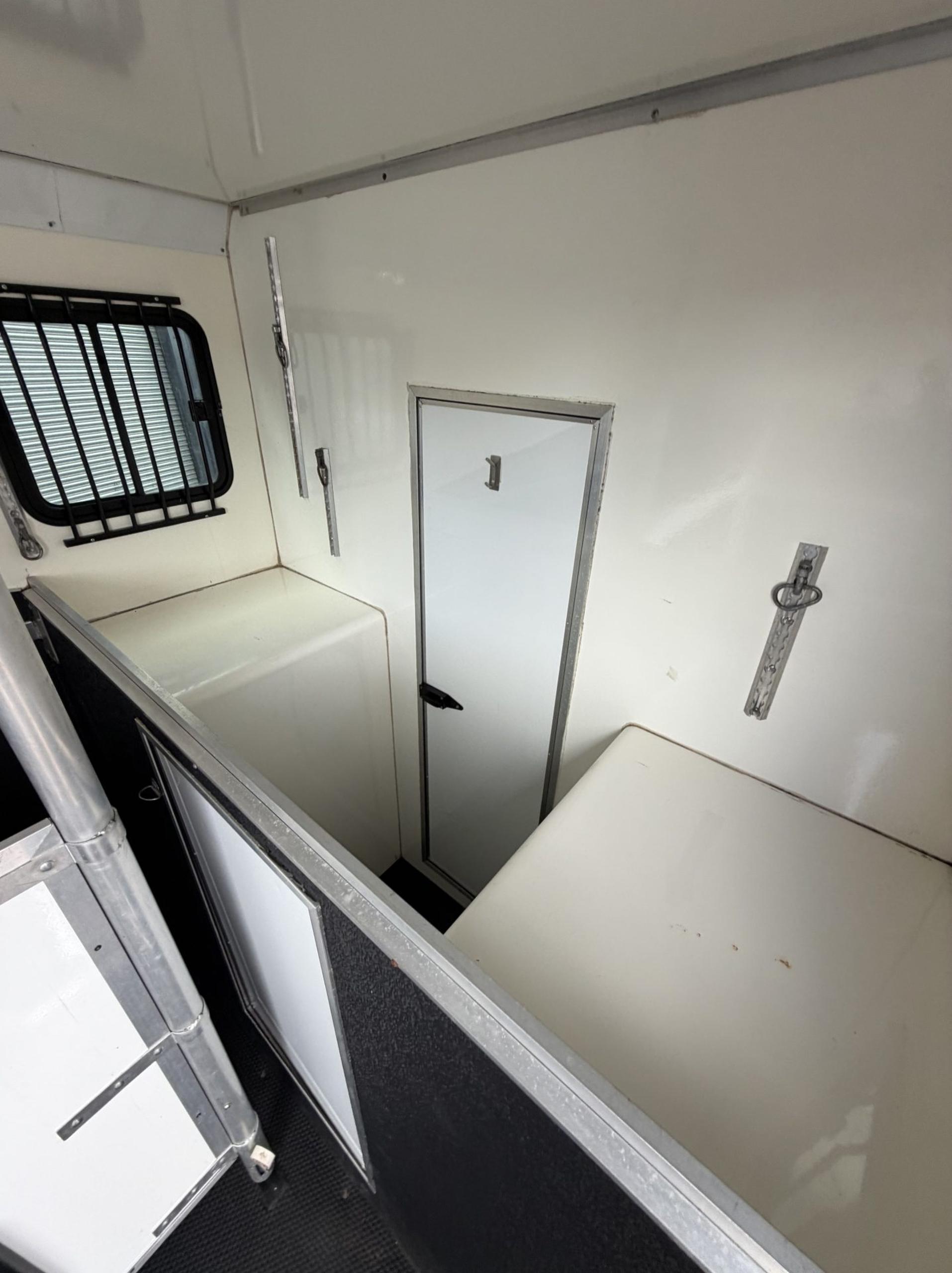 3.5t Renault Master by Cross Country - image 7 of 18