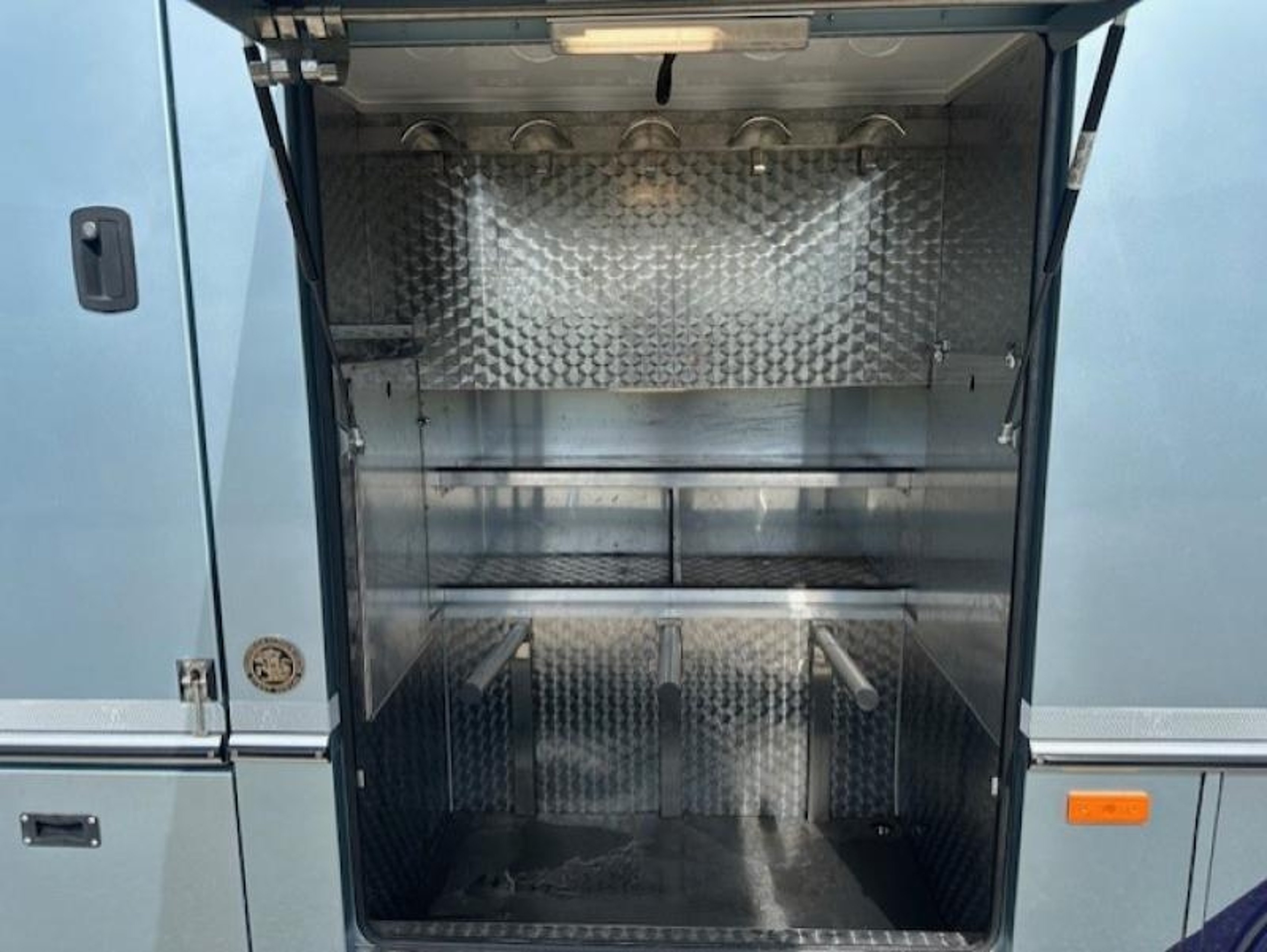 7.5t Iveco Eurocargo by Sovereign Horseboxes - image 14 of 15
