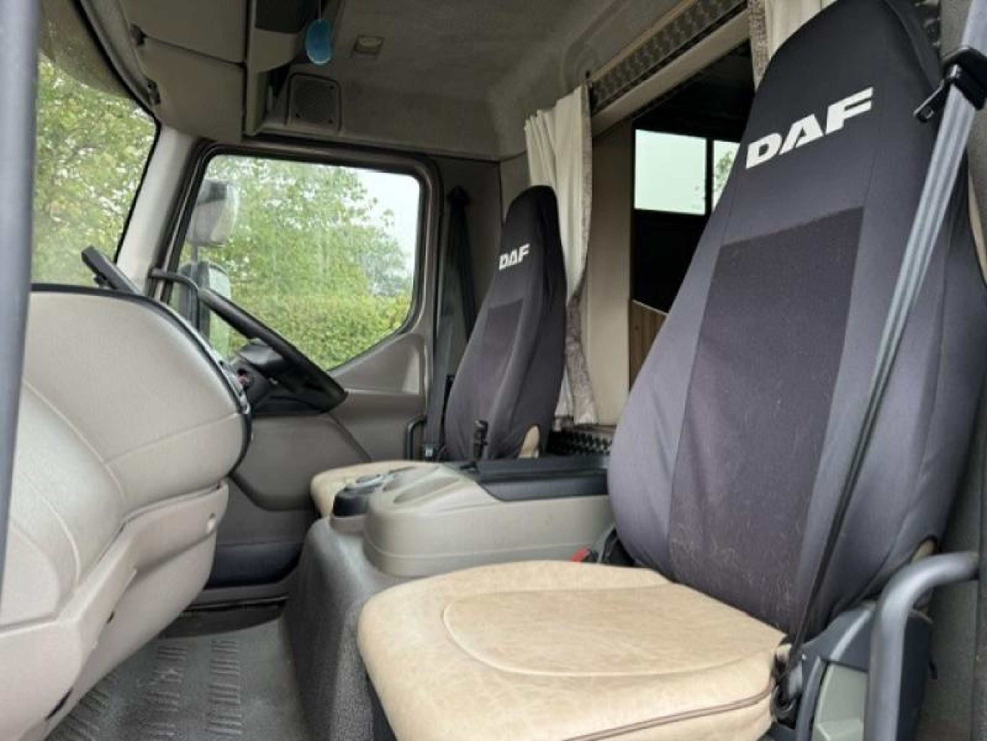 12t DAF Lf 220 by JM Horseboxes - image 2 of 17