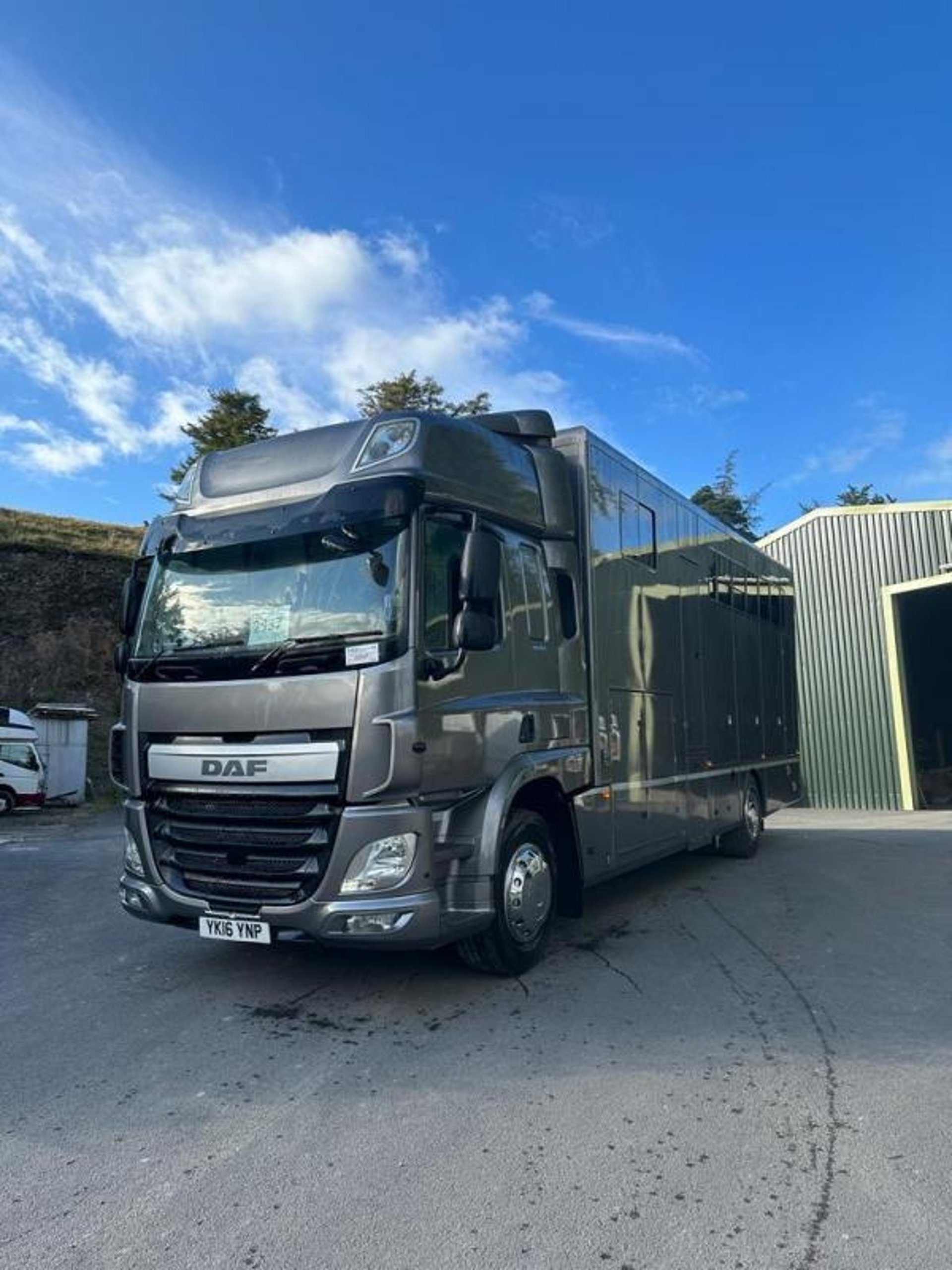 18T DAF CF 440 Spacecab - Stalled for Seven - image 2 of 12
