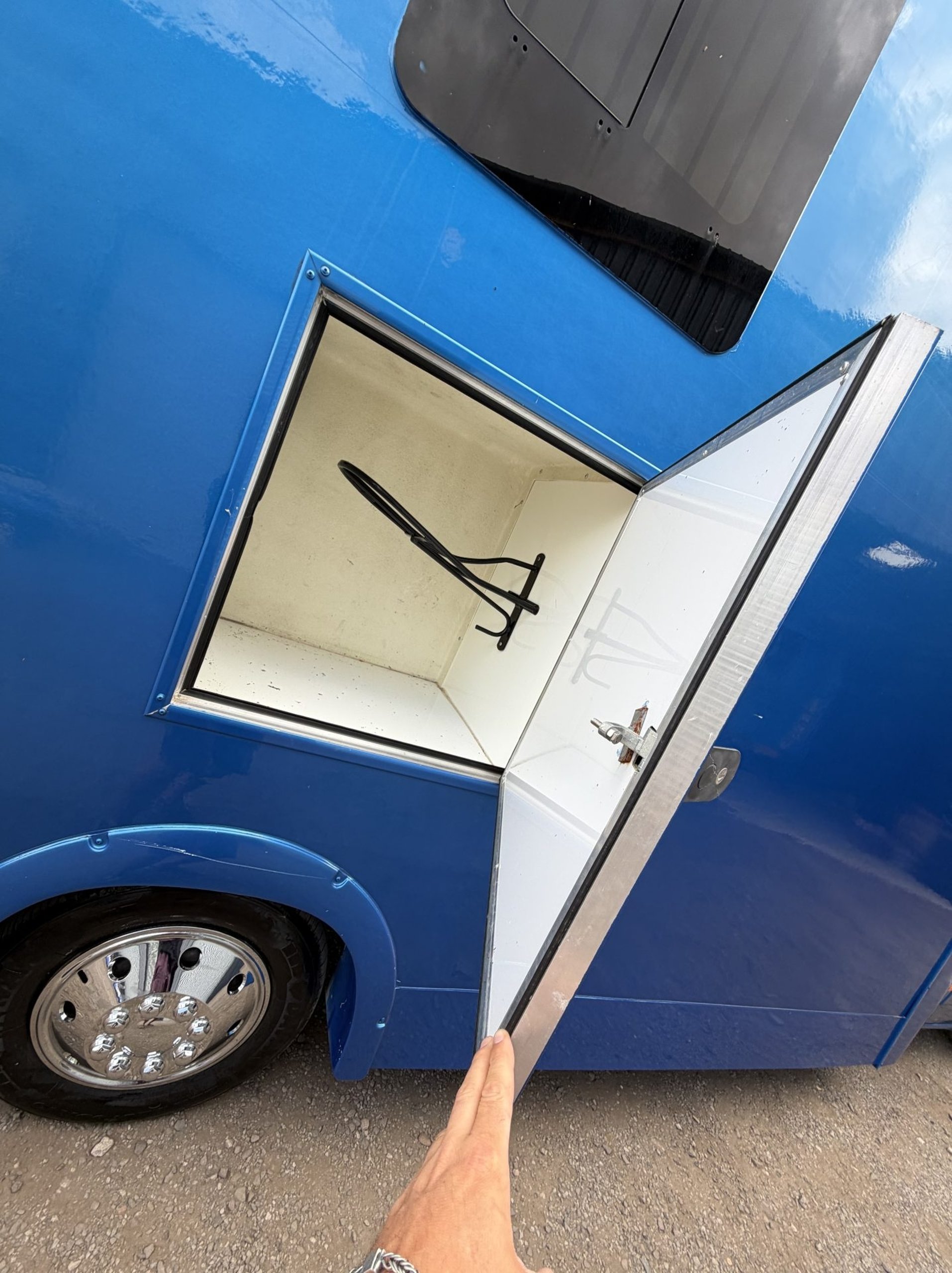 3.5t Renault Master by Cross Country - image 15 of 18