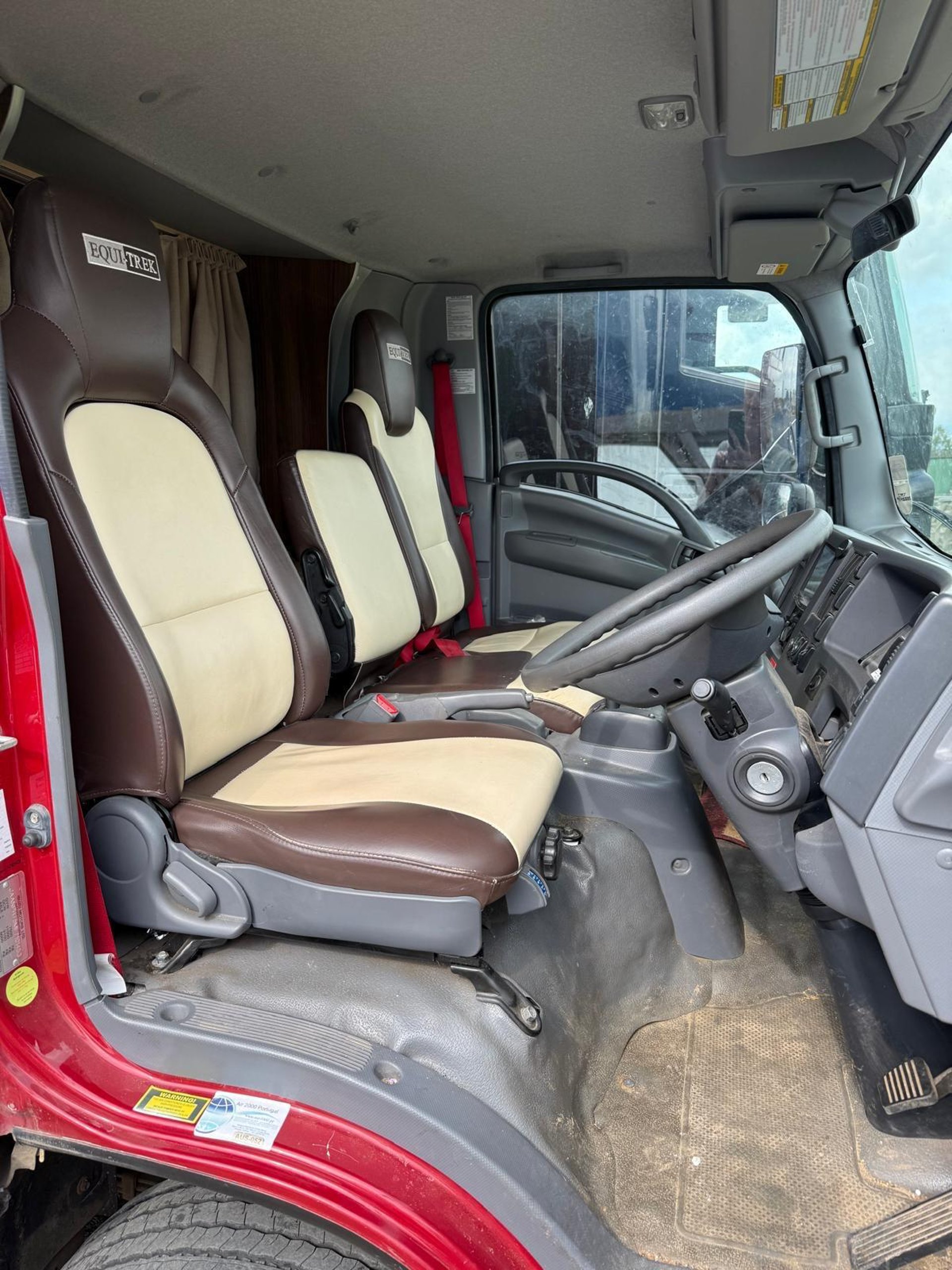 Pre-Owned 7.5T Equi-Trek Endeavour Elite (ref. SH226) - image 3 of 12