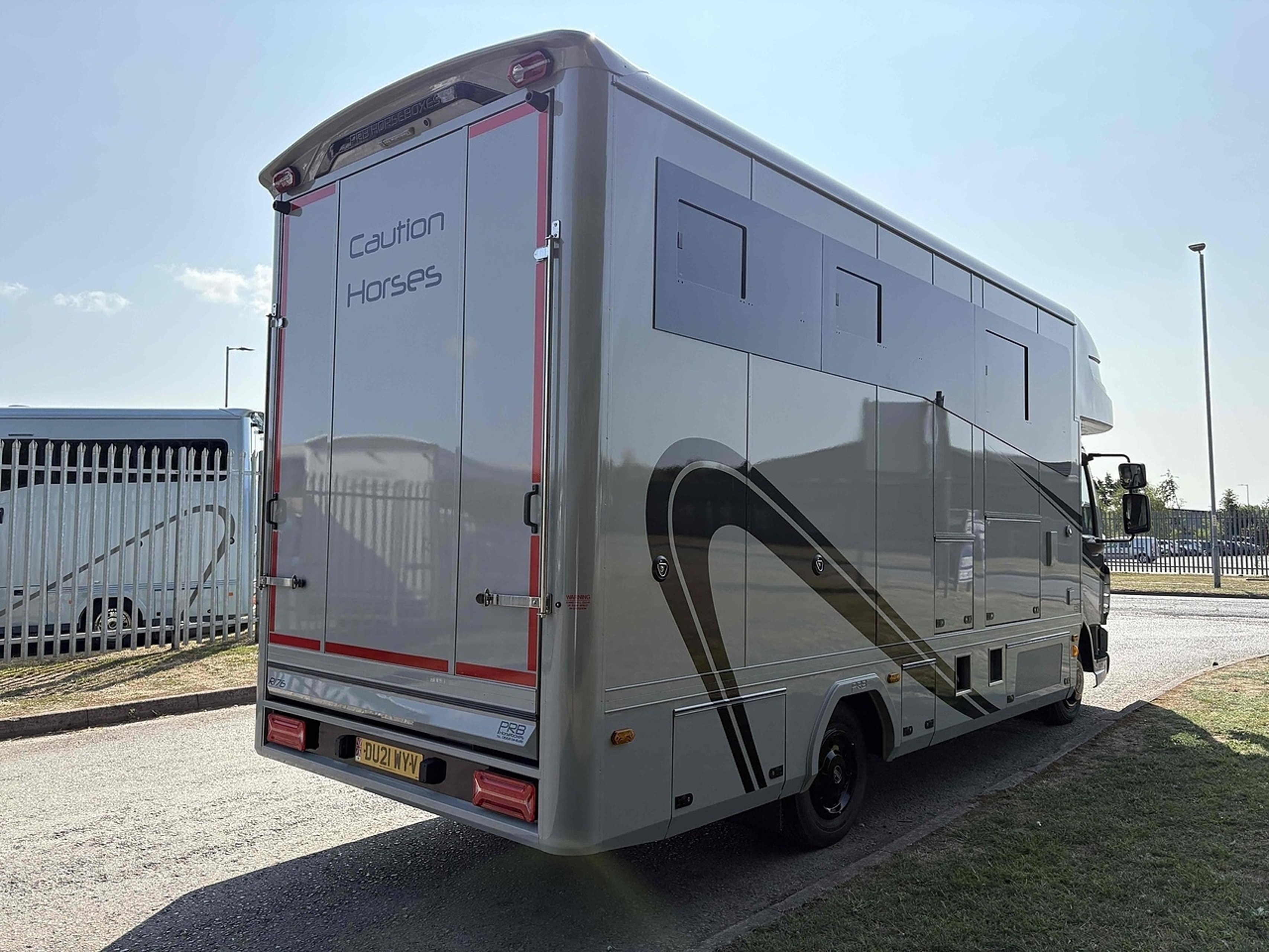 7.5t DAF LF by PRB Horseboxes - image 4 of 18