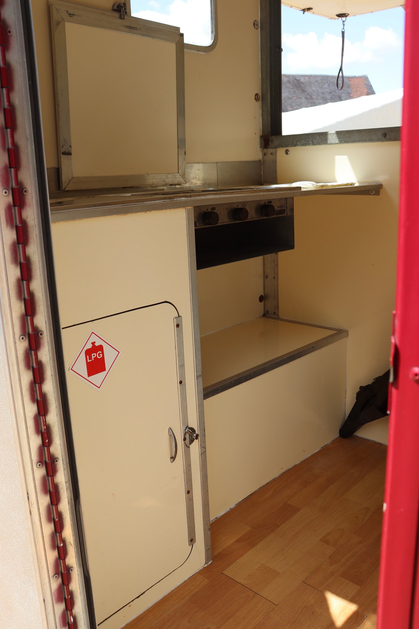 Vauxhall Movano 2.2l Coachbuilt 3.5T Long Stall - image 1 of 12