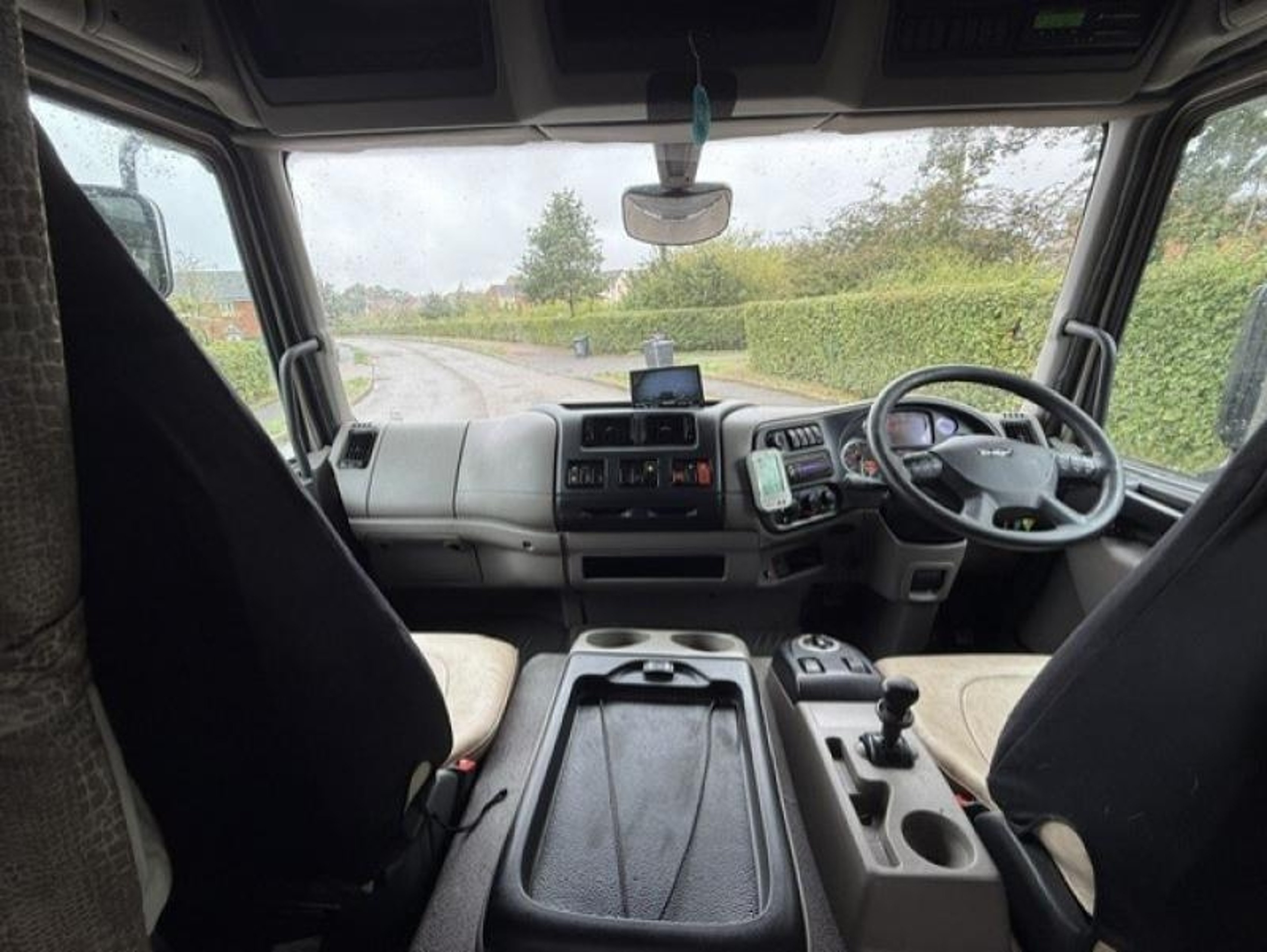 12t DAF Lf 220 by JM Horseboxes - image 8 of 17