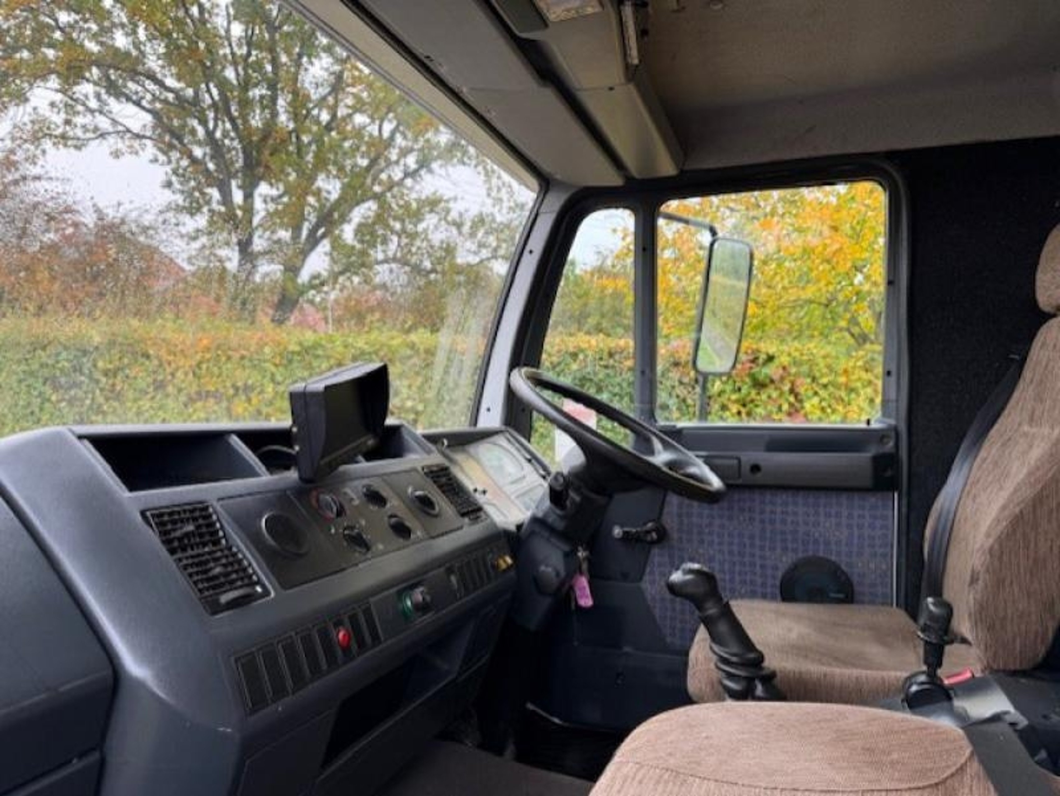 7.5T MAN Coach Built Horsebox - Stalled for 3 - image 3 of 16