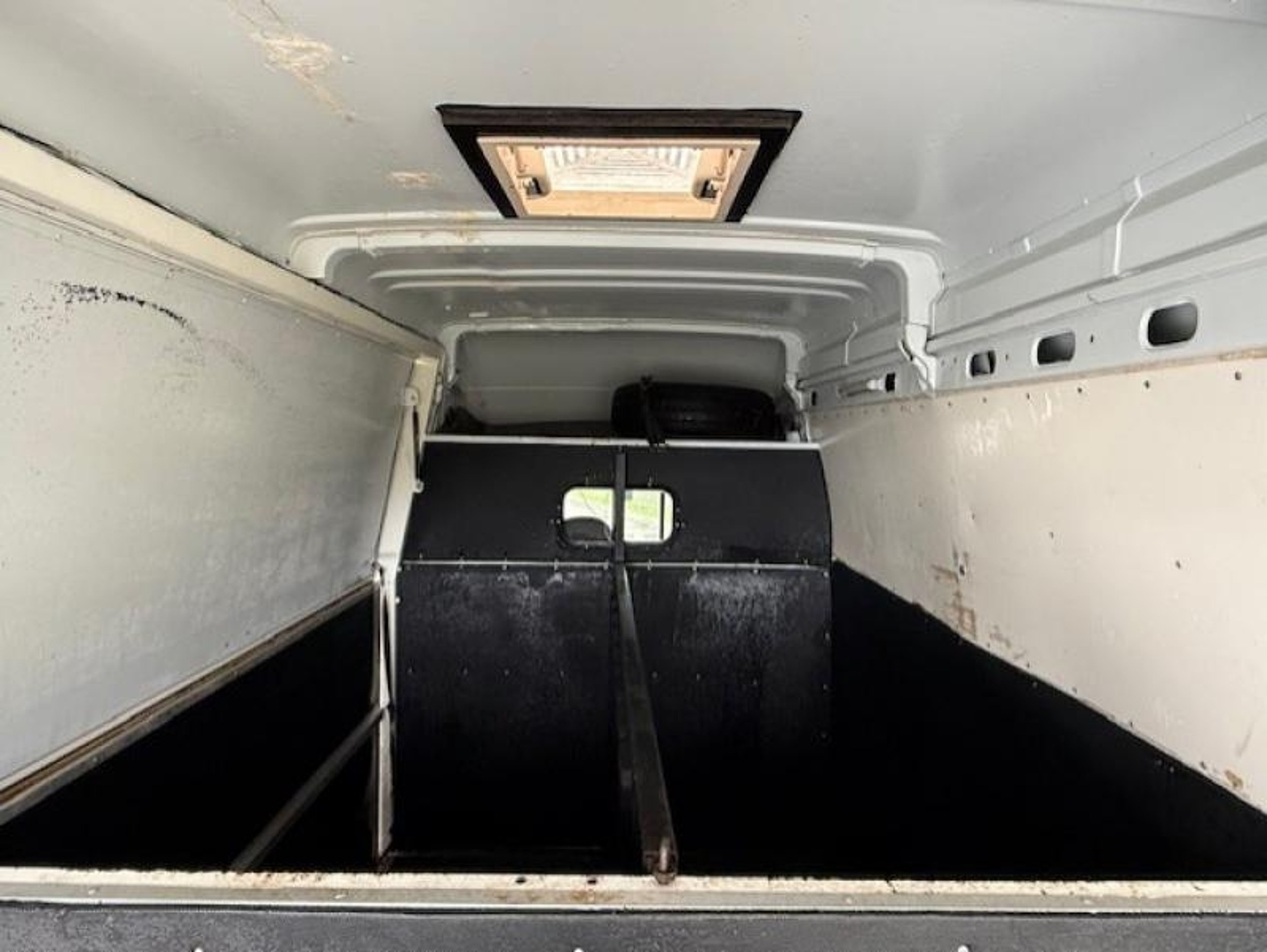 3.5t Renault Master by Can-Van - image 10 of 17