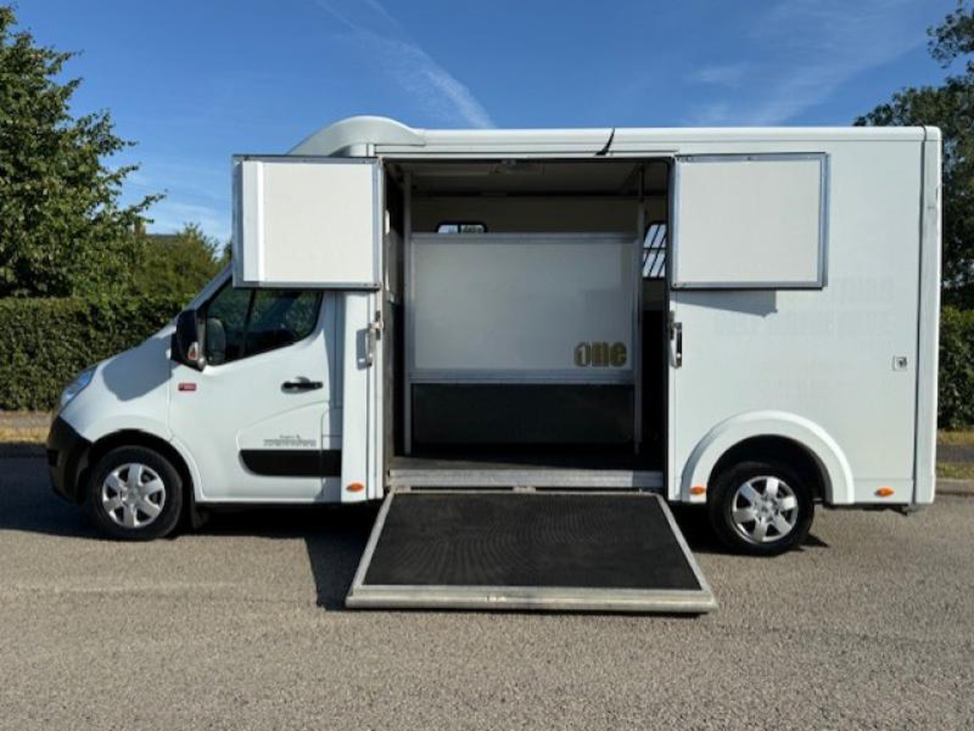 3.5T Bloomfields One - Renault Master - image 10 of 10