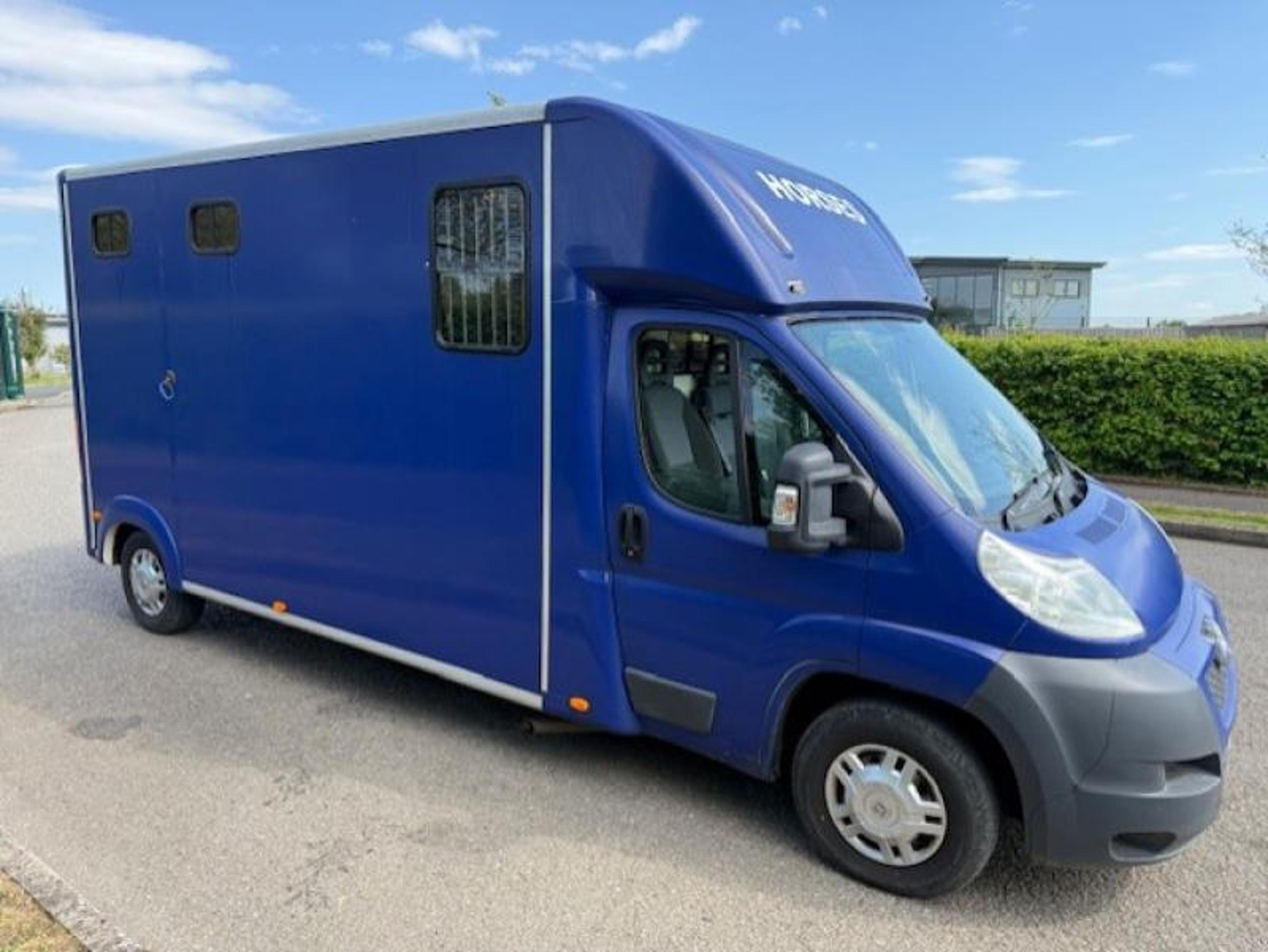 3.5t Peugeot Boxer by Mainline - image 4 of 12