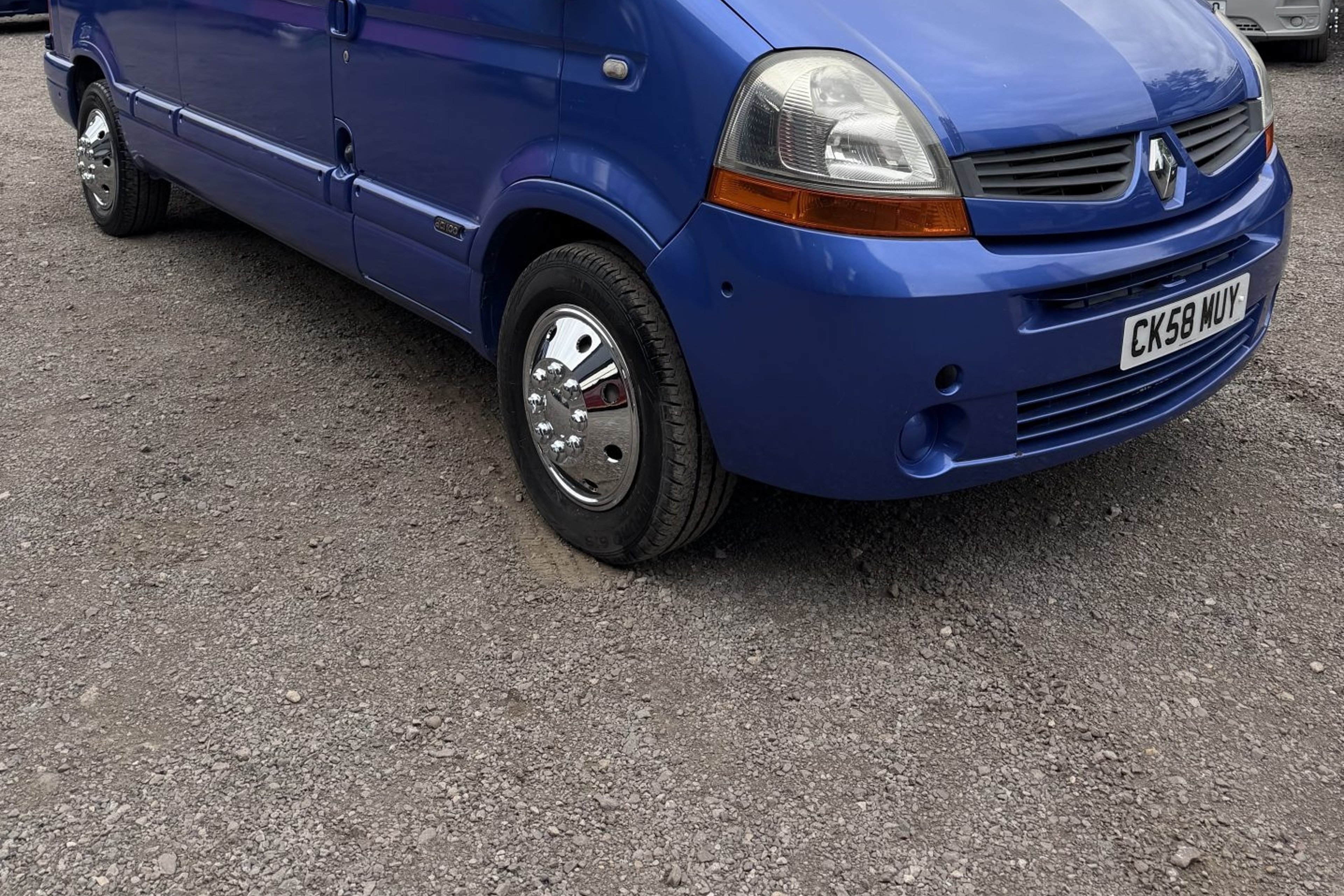 3.5t Renault Master Van Conversion