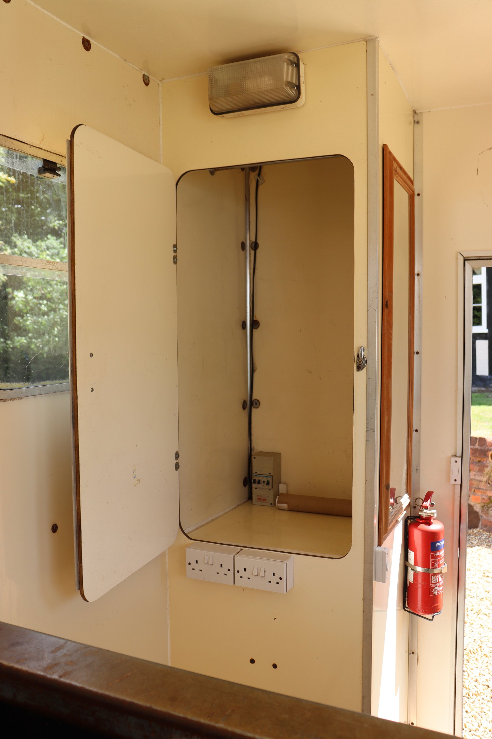 Vauxhall Movano 2.2l Coachbuilt 3.5T Long Stall - image 1 of 12