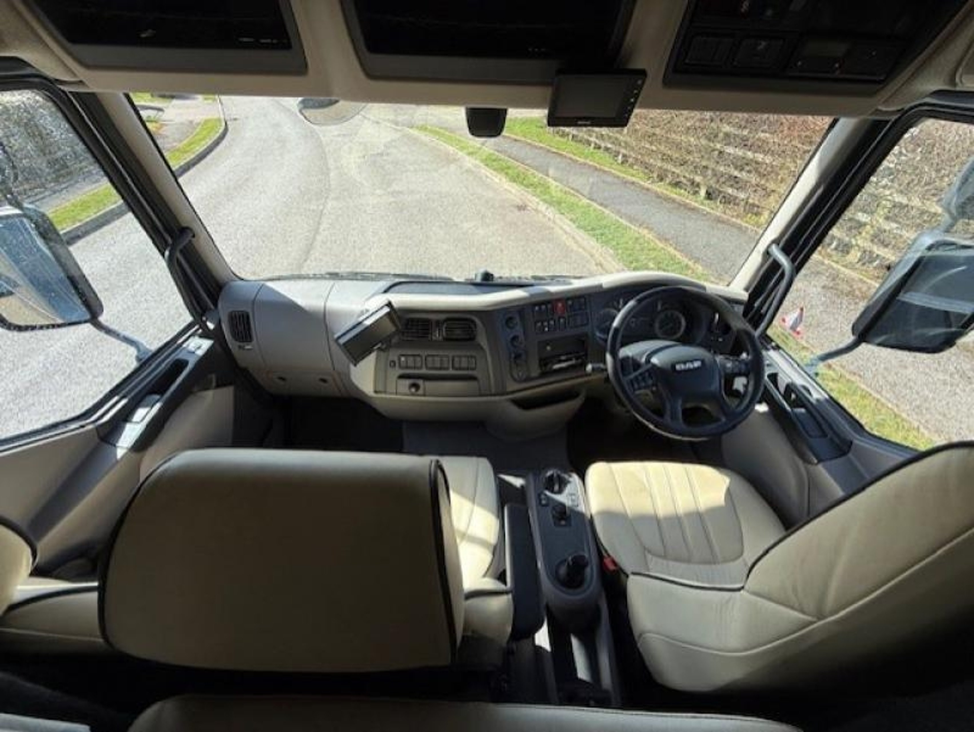 15t DAF LF 230 by PRB Horseboxes - image 11 of 18